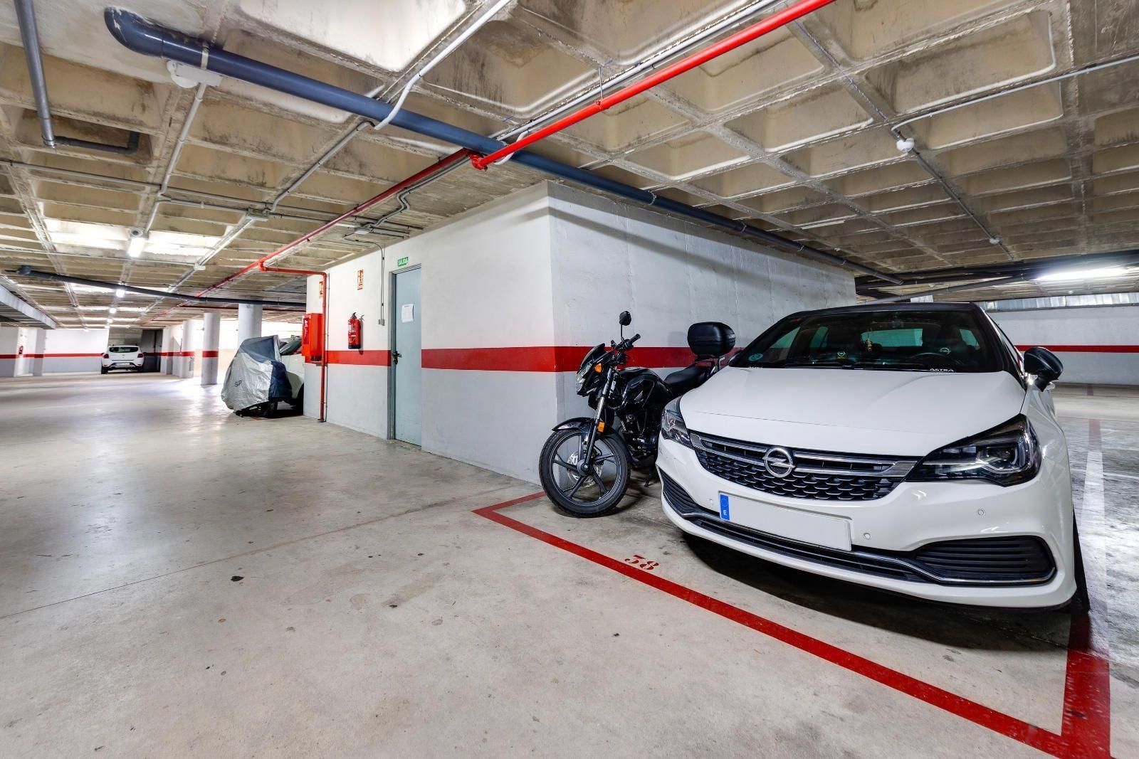 2-Bedroom Apartment in Torrevieja - Image 33