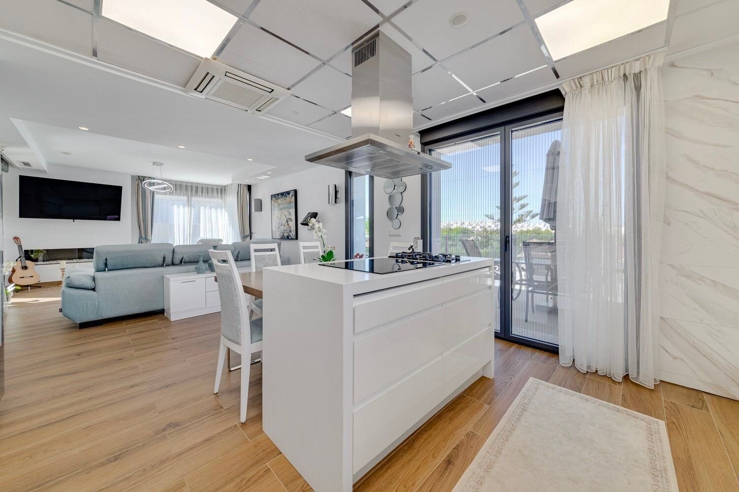 3-Bedroom Villa in Centro, Torrevieja - Image 16
