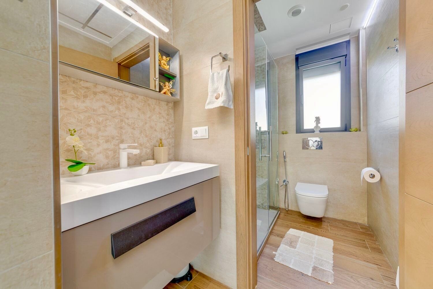 3-Bedroom Villa in Centro, Torrevieja - Image 5