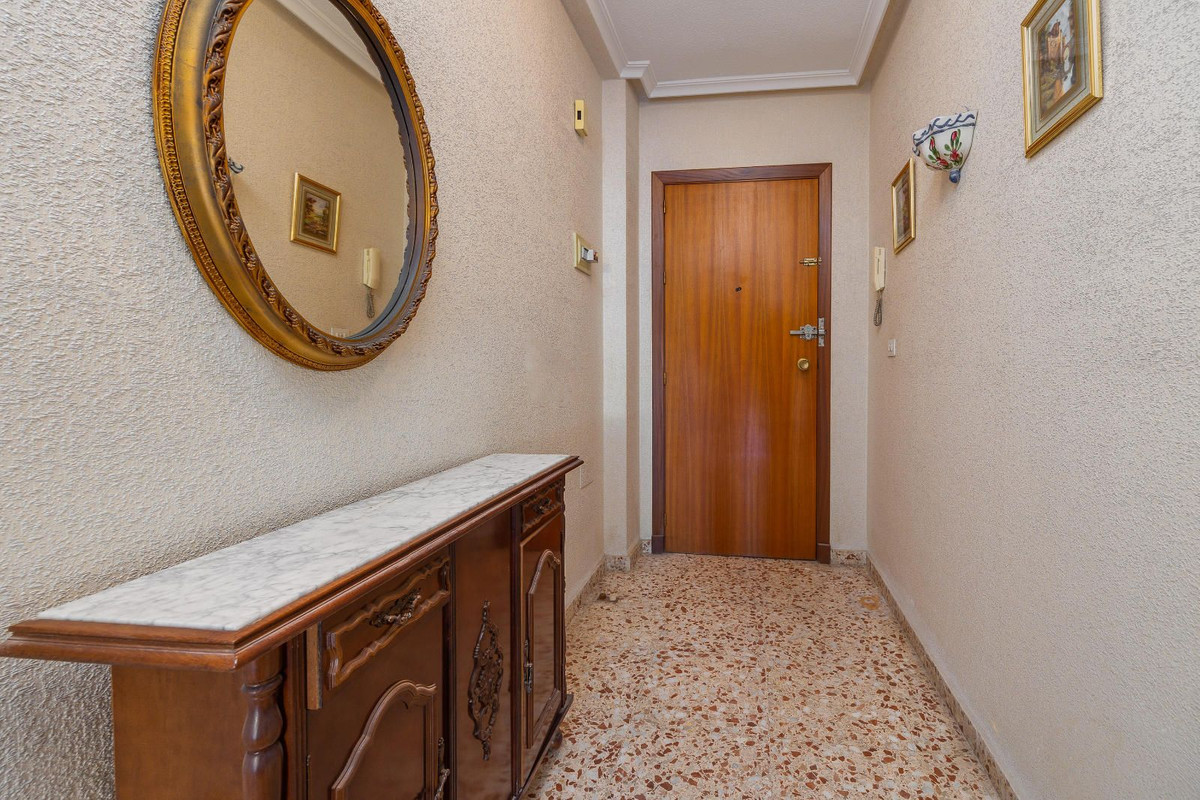 4-Bedroom Ground Floor Apartment in  San Pedro del Pinata... - Image 10