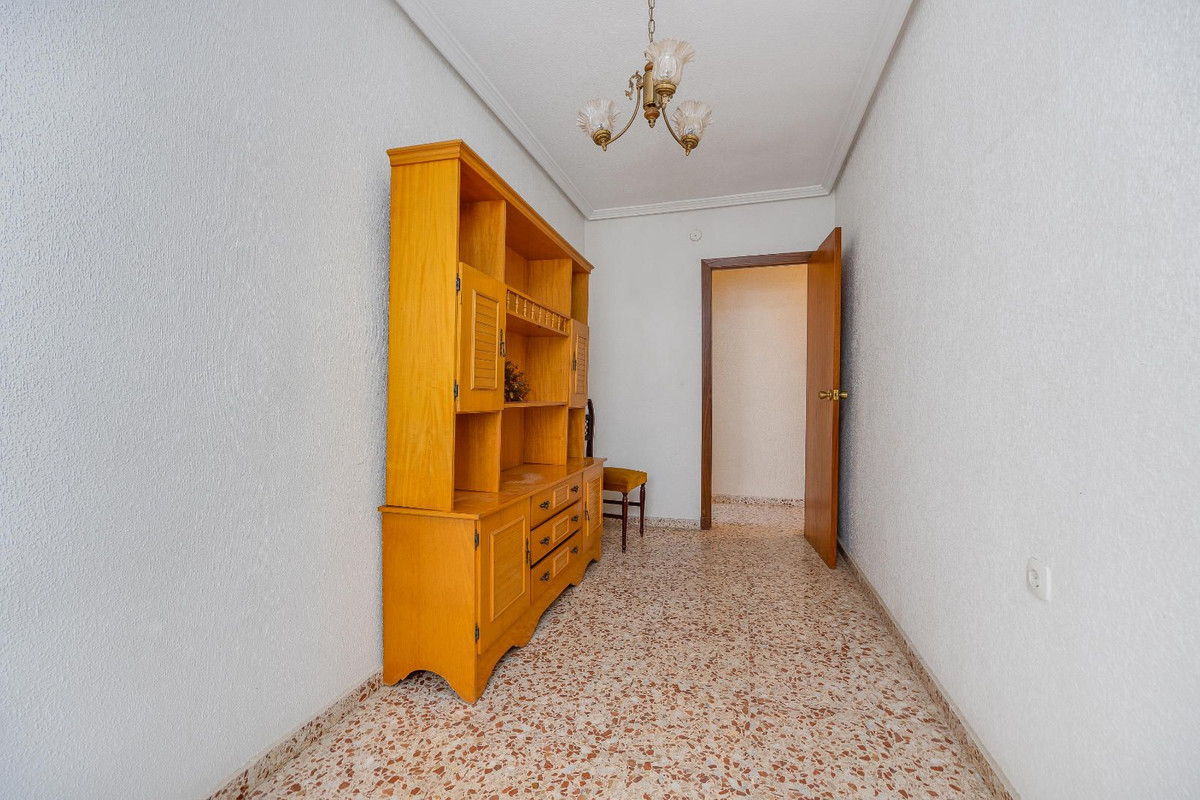 4-Bedroom Ground Floor Apartment in  San Pedro del Pinata... - Image 12