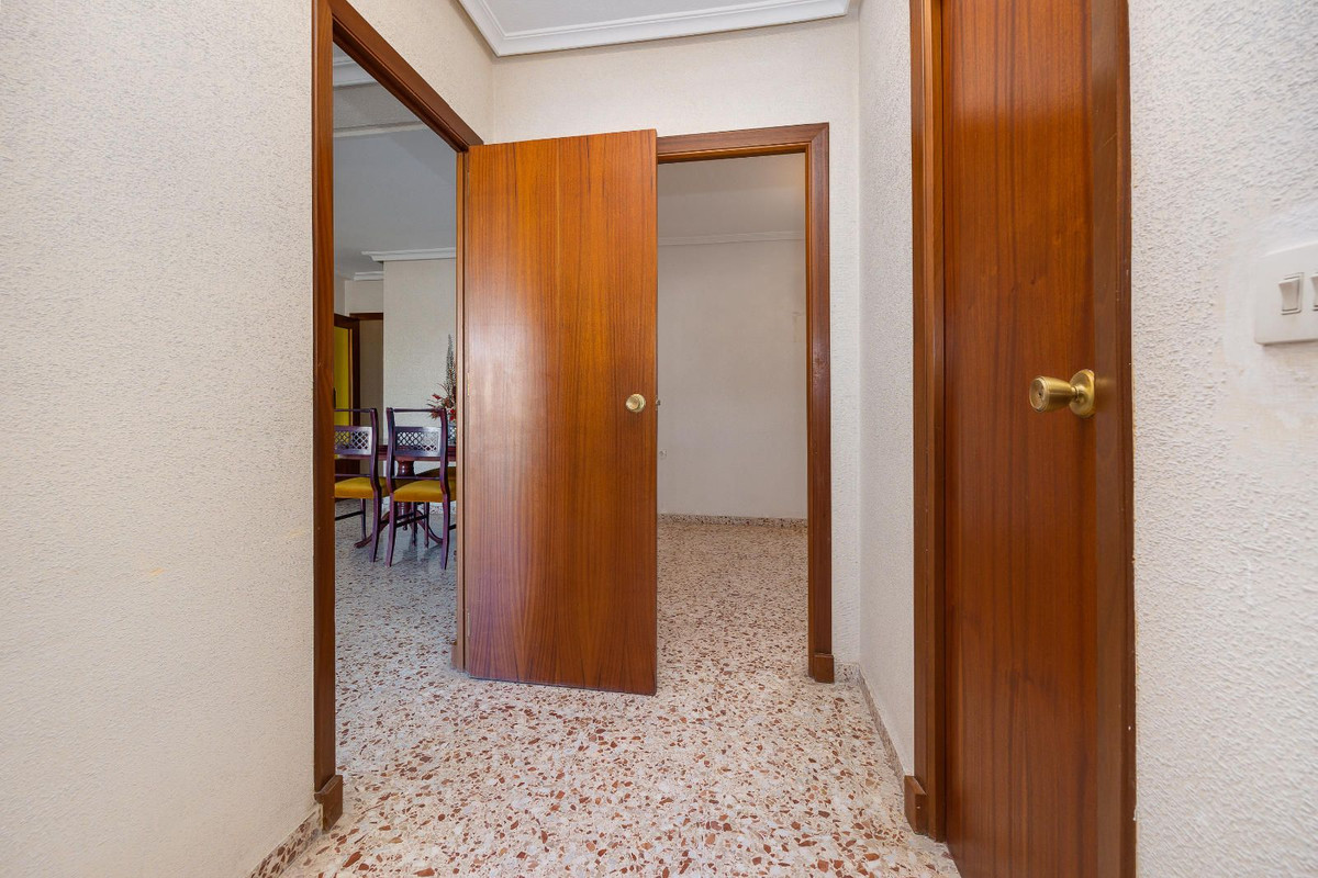 4-Bedroom Ground Floor Apartment in  San Pedro del Pinata... - Image 19