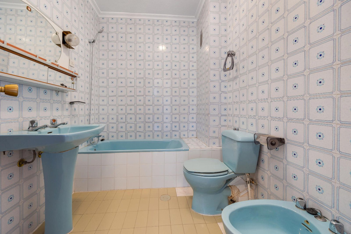 4-Bedroom Ground Floor Apartment in  San Pedro del Pinata... - Image 21