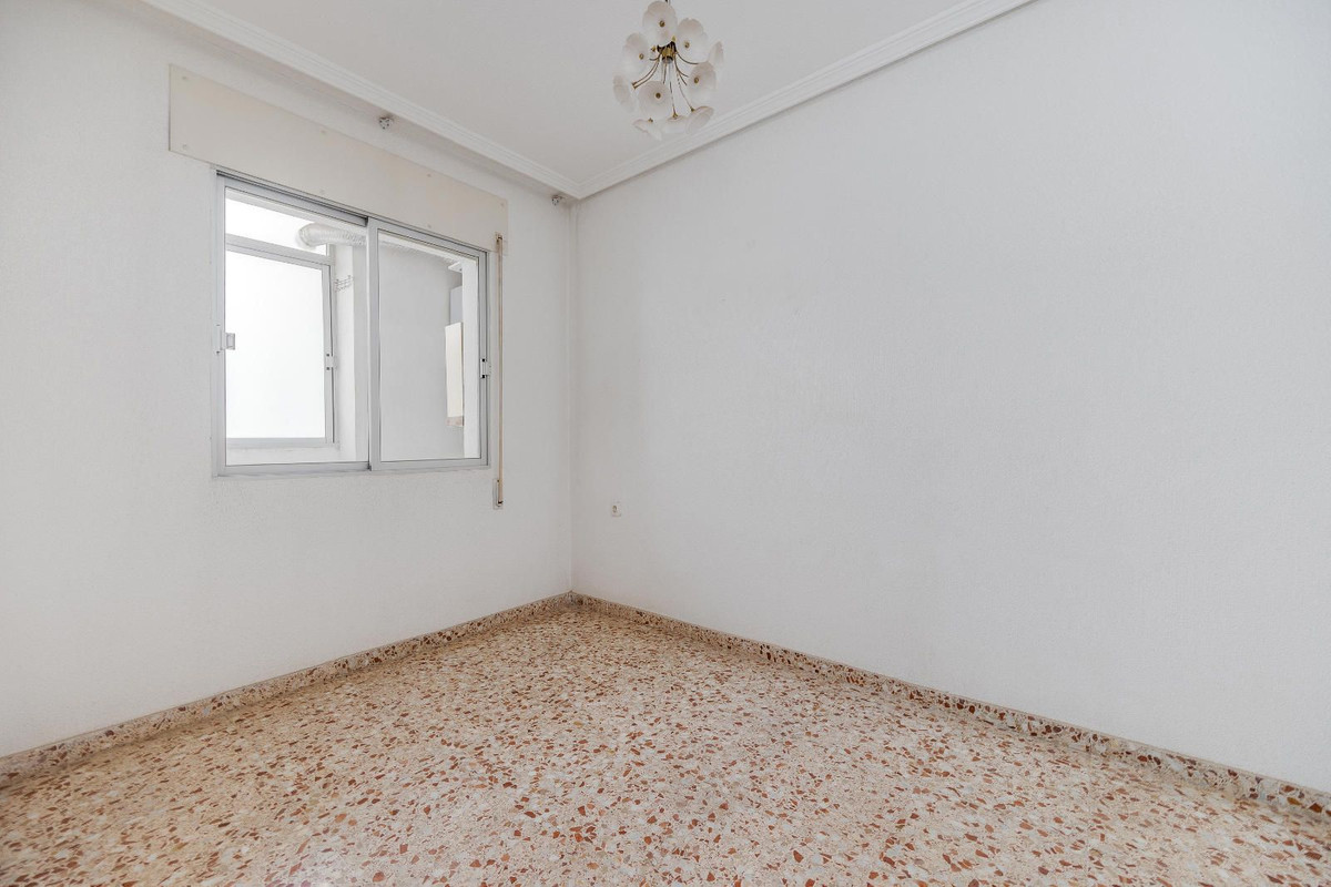 4-Bedroom Ground Floor Apartment in  San Pedro del Pinata... - Image 7