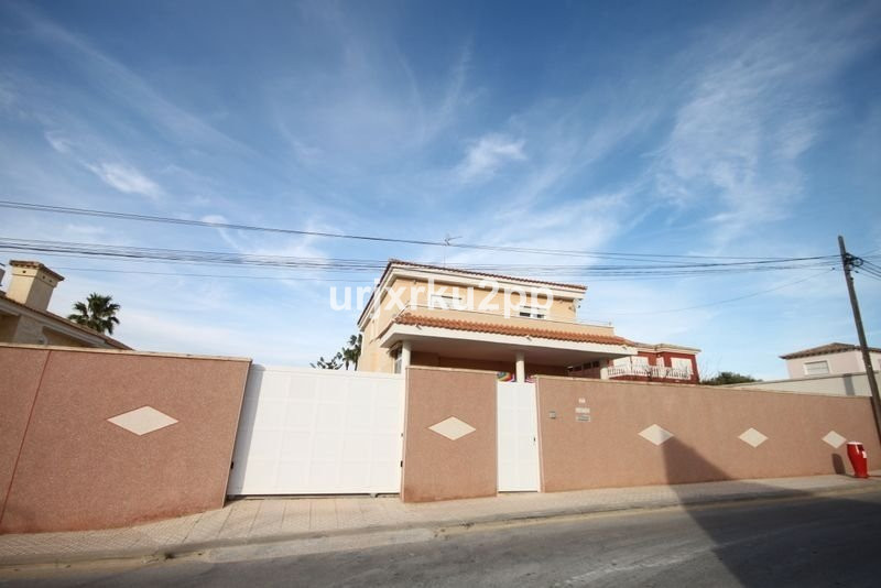 5-Zimmer Freistehende Villa in Aguas Nuevas, Torrevieja |... - Image 4