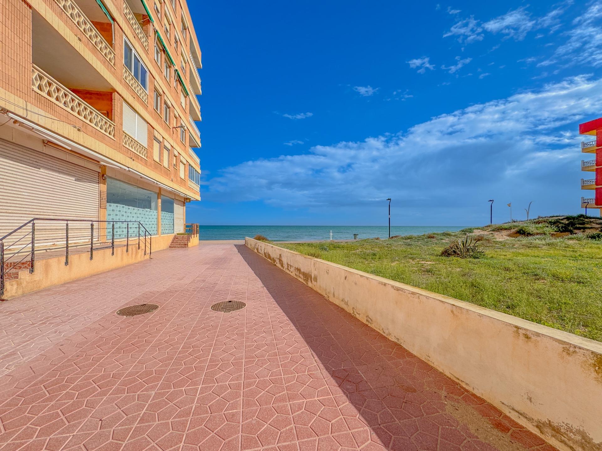 3-Bedroom Apartment in  Torrevieja | Sunny Casas - Costa ... - Image 25
