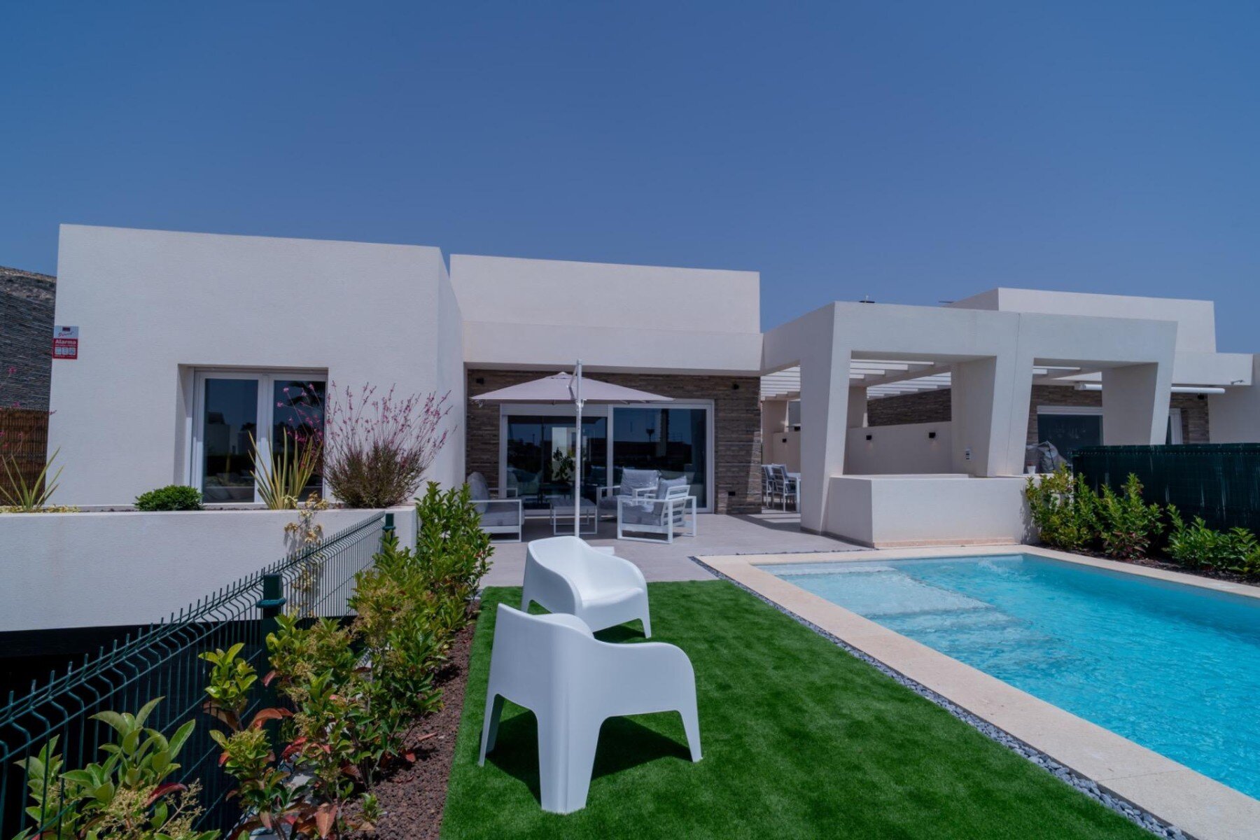 3-Bedroom Villa in Comunidad Valenciana, Algorfa - Image 2