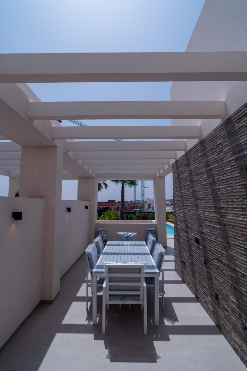 3-Bedroom Villa in Comunidad Valenciana, Algorfa - Image 4