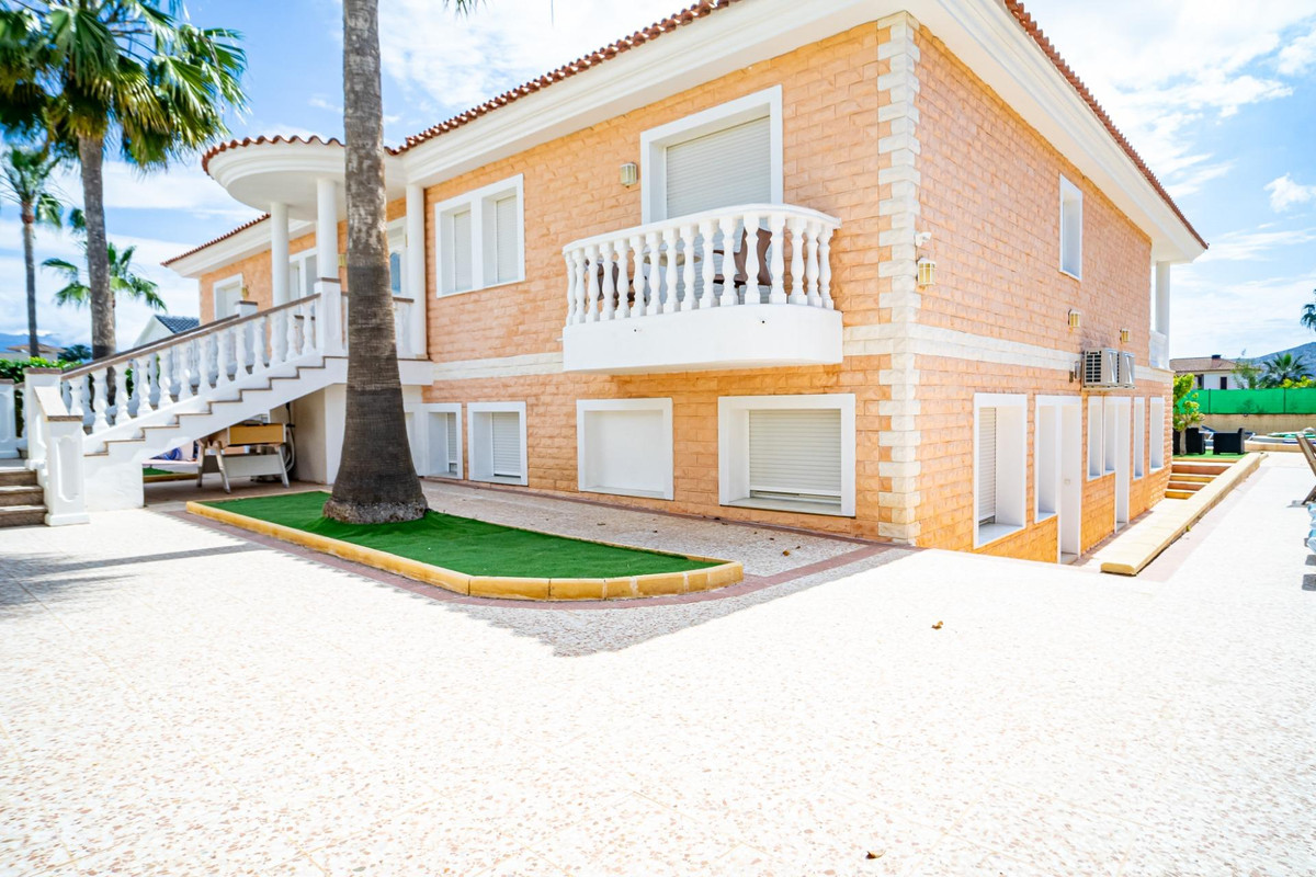 4-Bedroom Detached House in  L'Alfás del Pi | Sunny Casas... - Image 1
