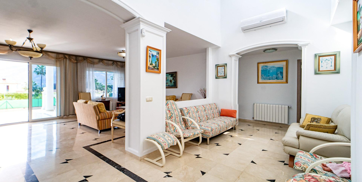 4-Bedroom Detached House in  L'Alfás del Pi | Sunny Casas... - Image 11