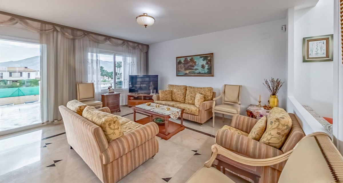 4-Bedroom Detached House in  L'Alfás del Pi | Sunny Casas... - Image 12