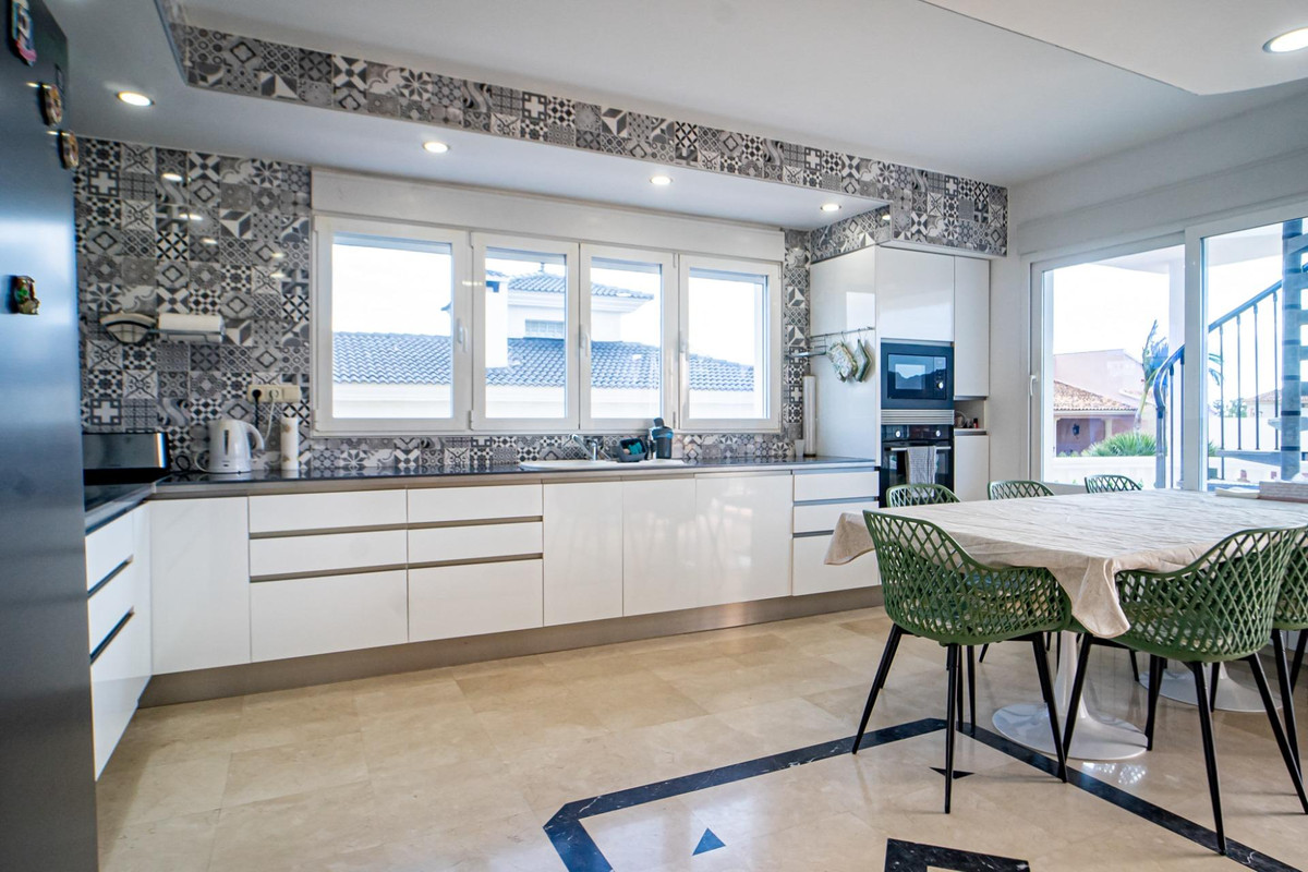 4-Bedroom Detached House in  L'Alfás del Pi | Sunny Casas... - Image 15