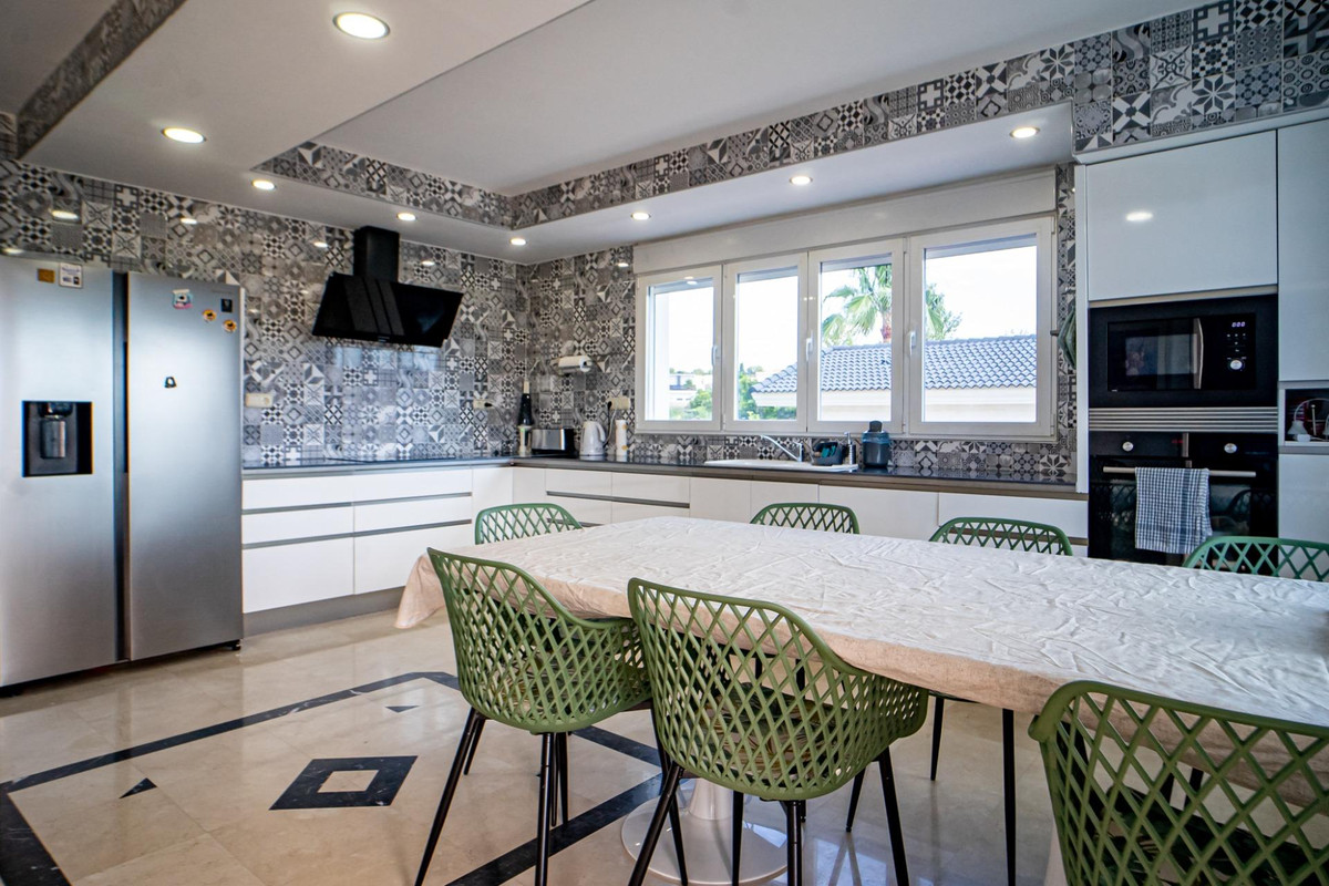 4-Bedroom Detached House in  L'Alfás del Pi | Sunny Casas... - Image 17