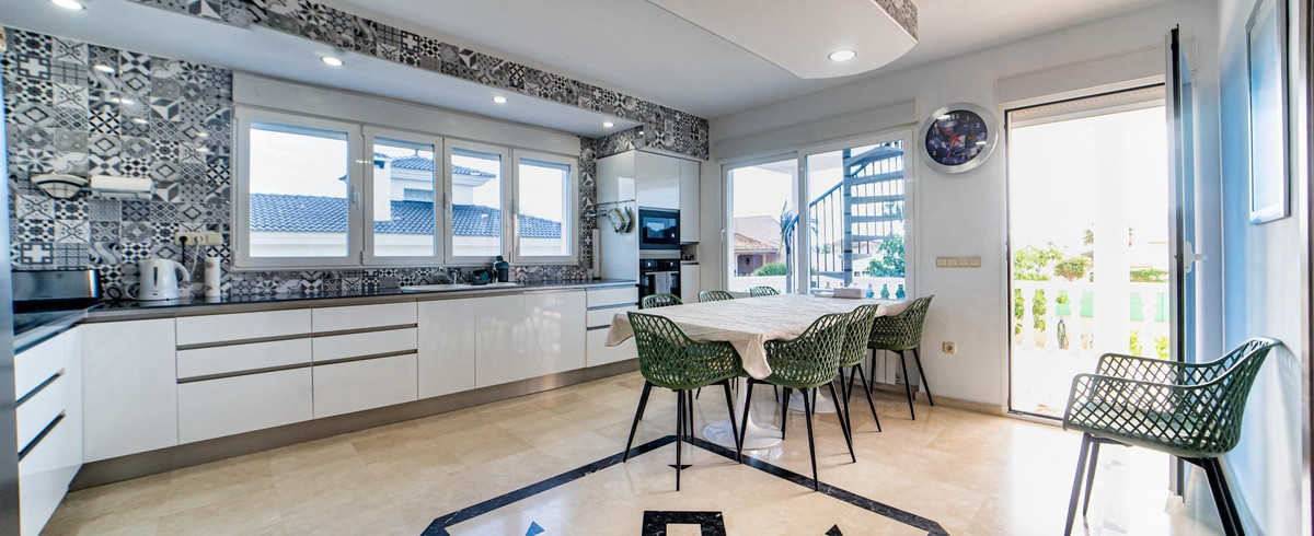 4-Bedroom Detached House in  L'Alfás del Pi | Sunny Casas... - Image 19