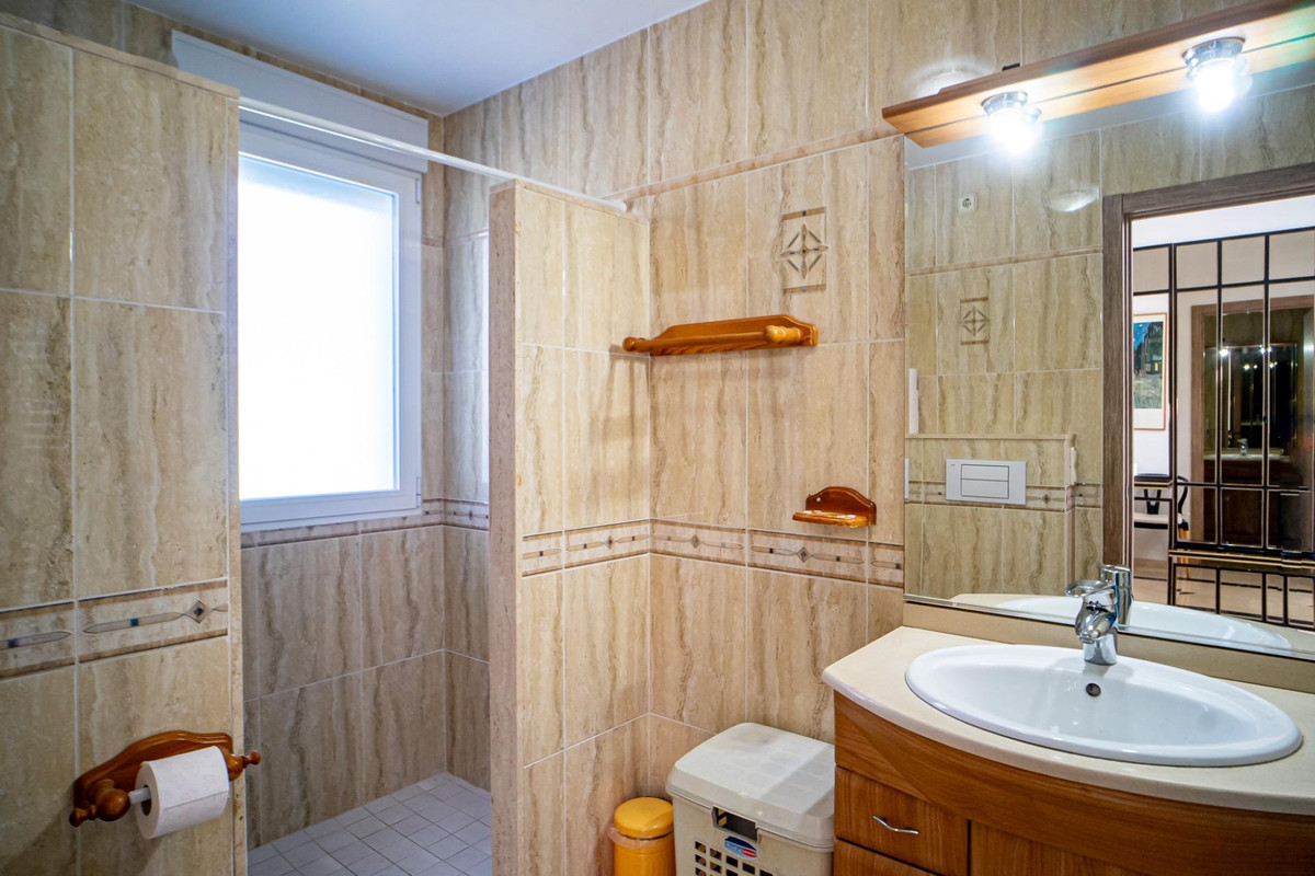 4-Bedroom Detached House in  L'Alfás del Pi | Sunny Casas... - Image 24