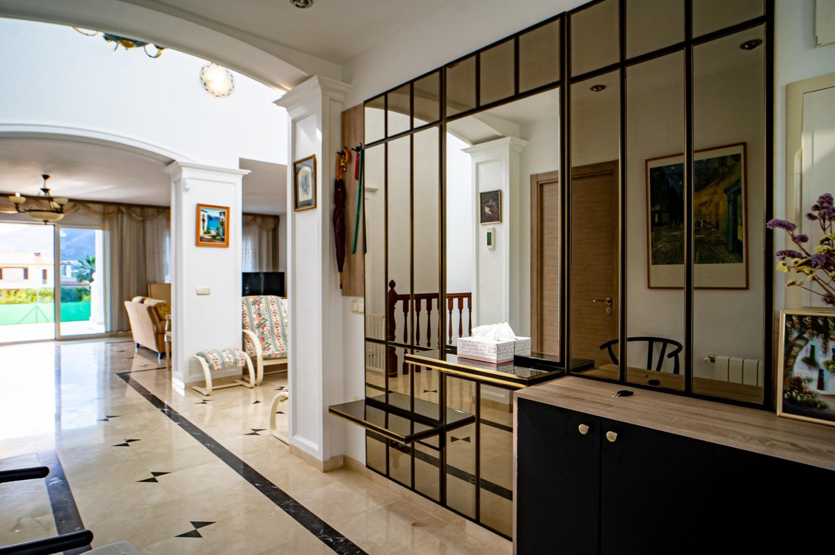 4-Bedroom Detached House in  L'Alfás del Pi | Sunny Casas... - Image 5