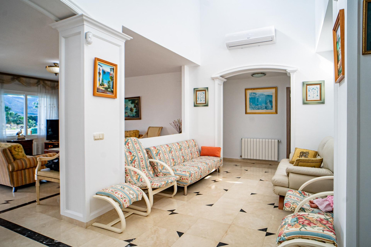 4-Bedroom Detached House in  L'Alfás del Pi | Sunny Casas... - Image 7