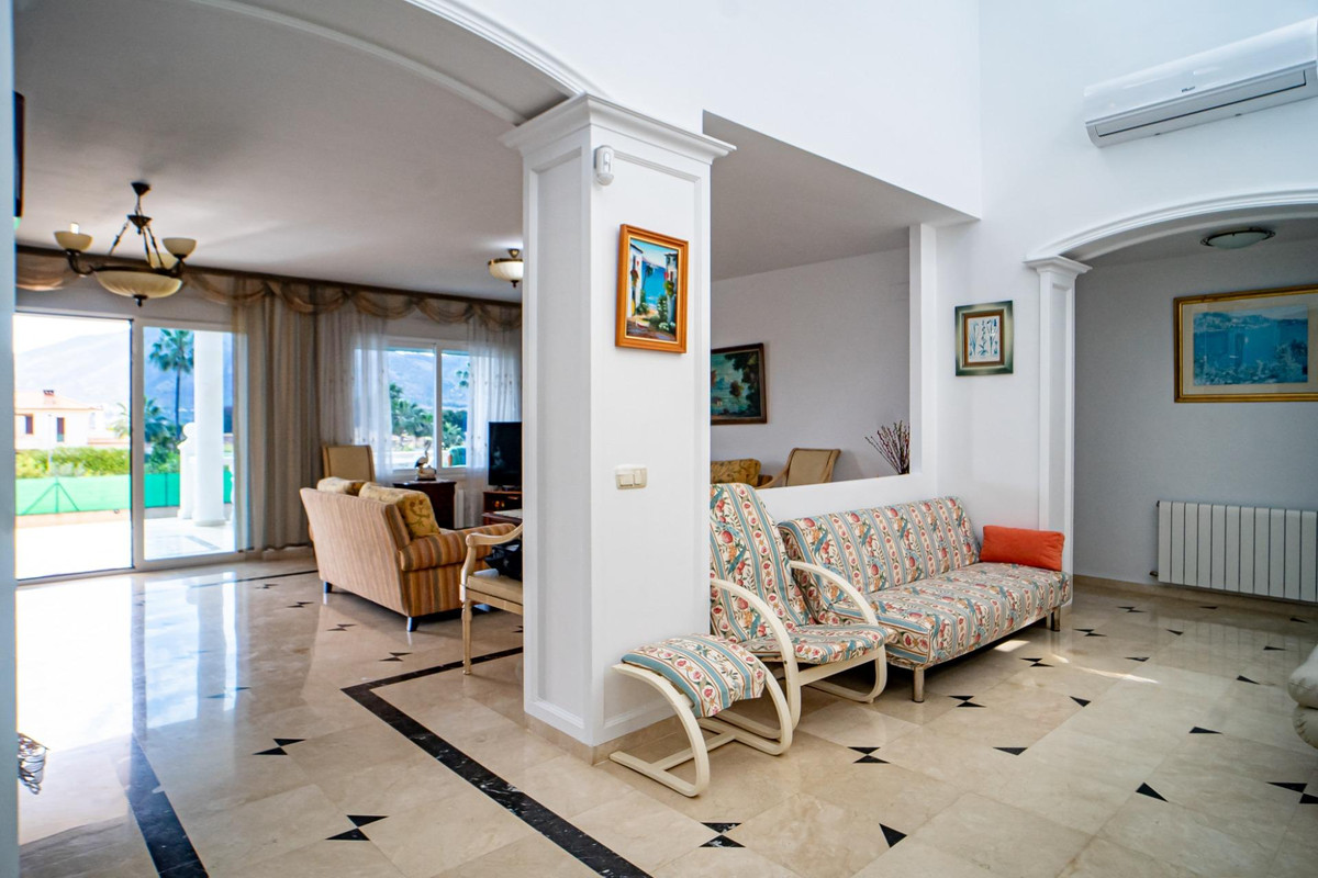 4-Bedroom Detached House in  L'Alfás del Pi | Sunny Casas... - Image 8