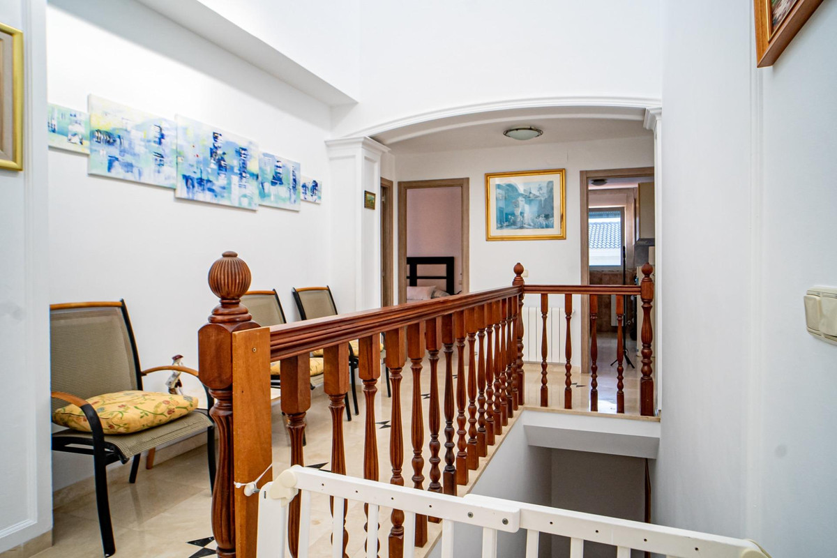 4-Bedroom Detached House in  L'Alfás del Pi | Sunny Casas... - Image 9