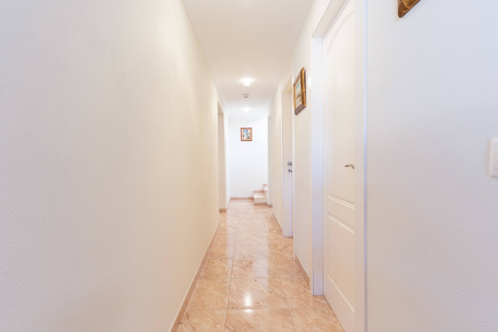 10-Bedroom Villa in Torrevieja - Image 27