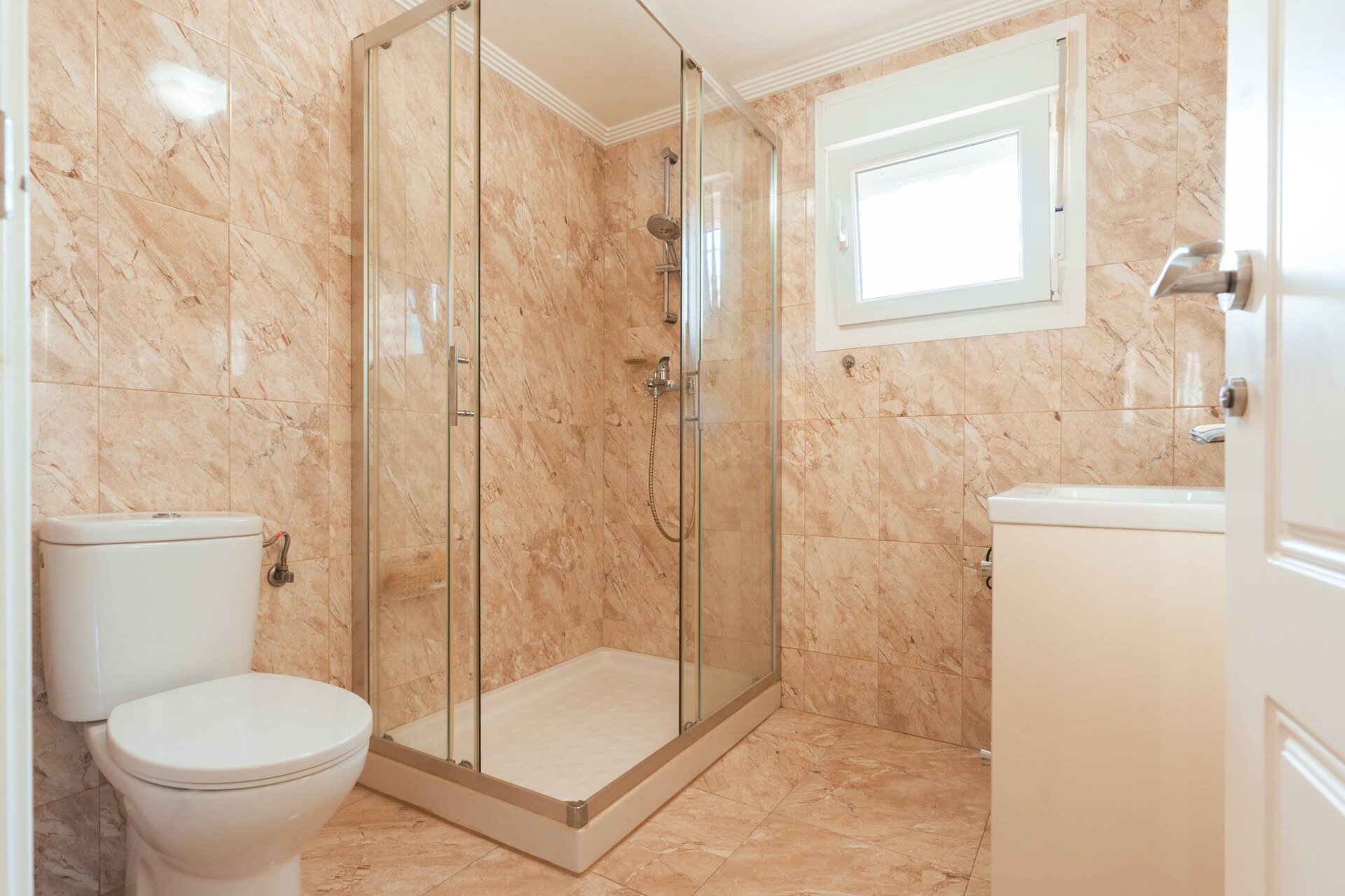 10-Bedroom Villa in Torrevieja - Image 28