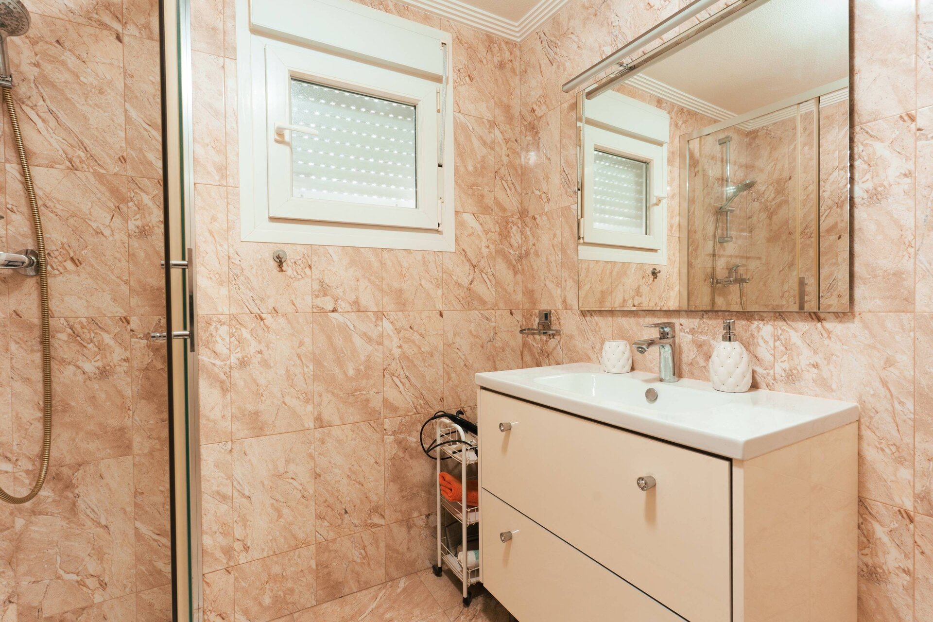 10-Bedroom Villa in Torrevieja - Image 29