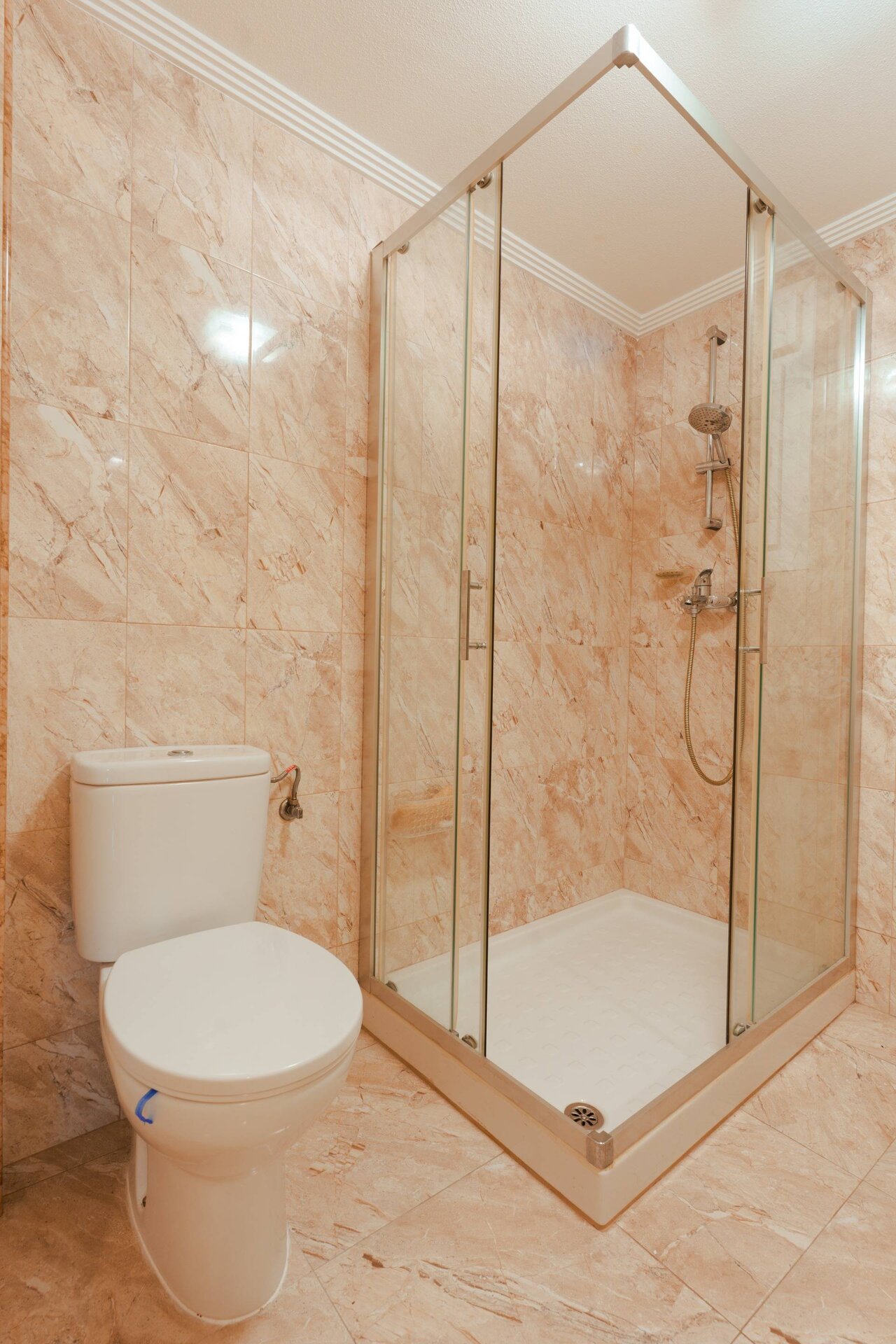 10-Bedroom Villa in Torrevieja - Image 32