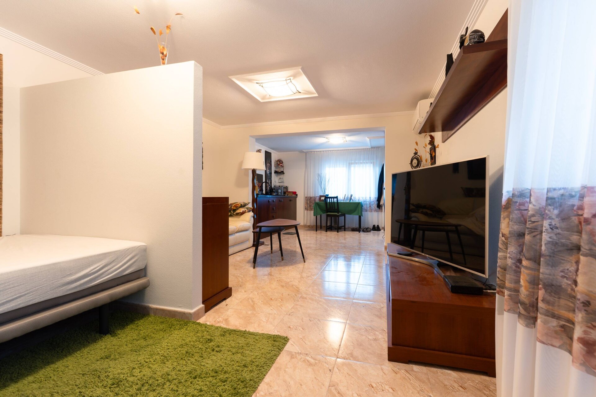 10-Bedroom Villa in Torrevieja - Image 36