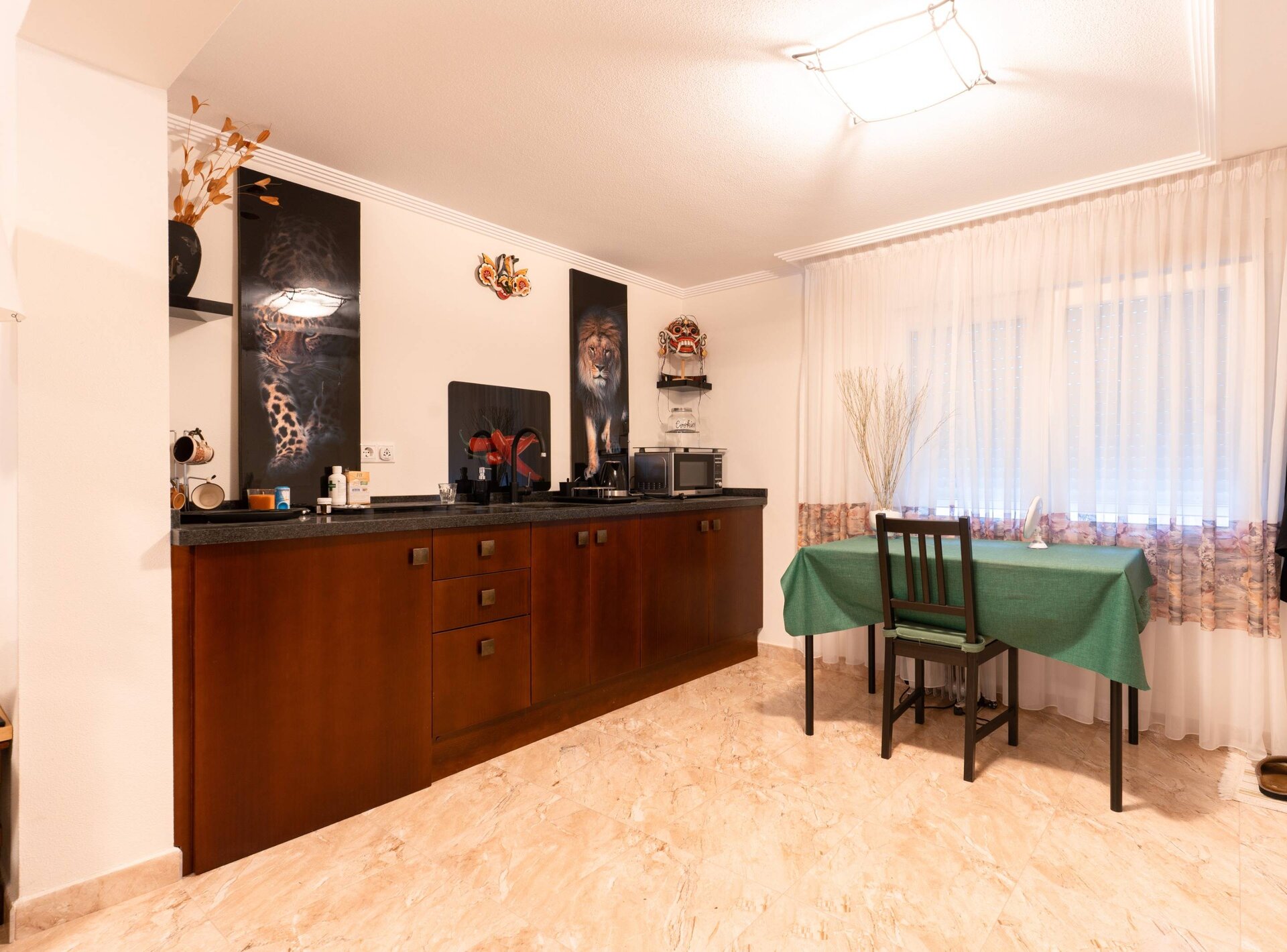 10-Bedroom Villa in Torrevieja - Image 37