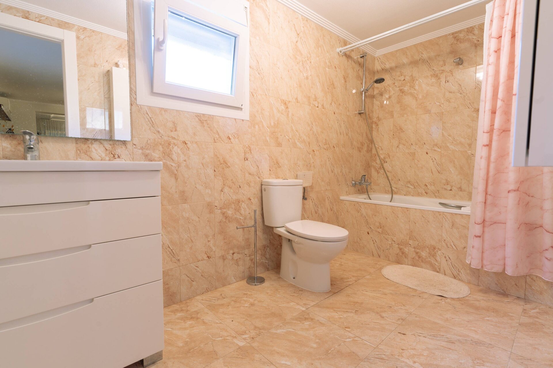 10-Bedroom Villa in Torrevieja - Image 39