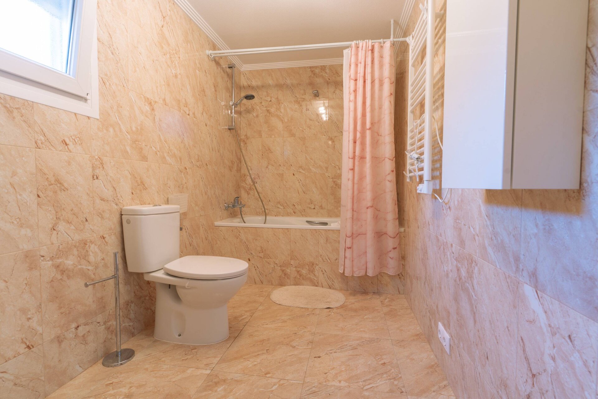 10-Bedroom Villa in Torrevieja - Image 40