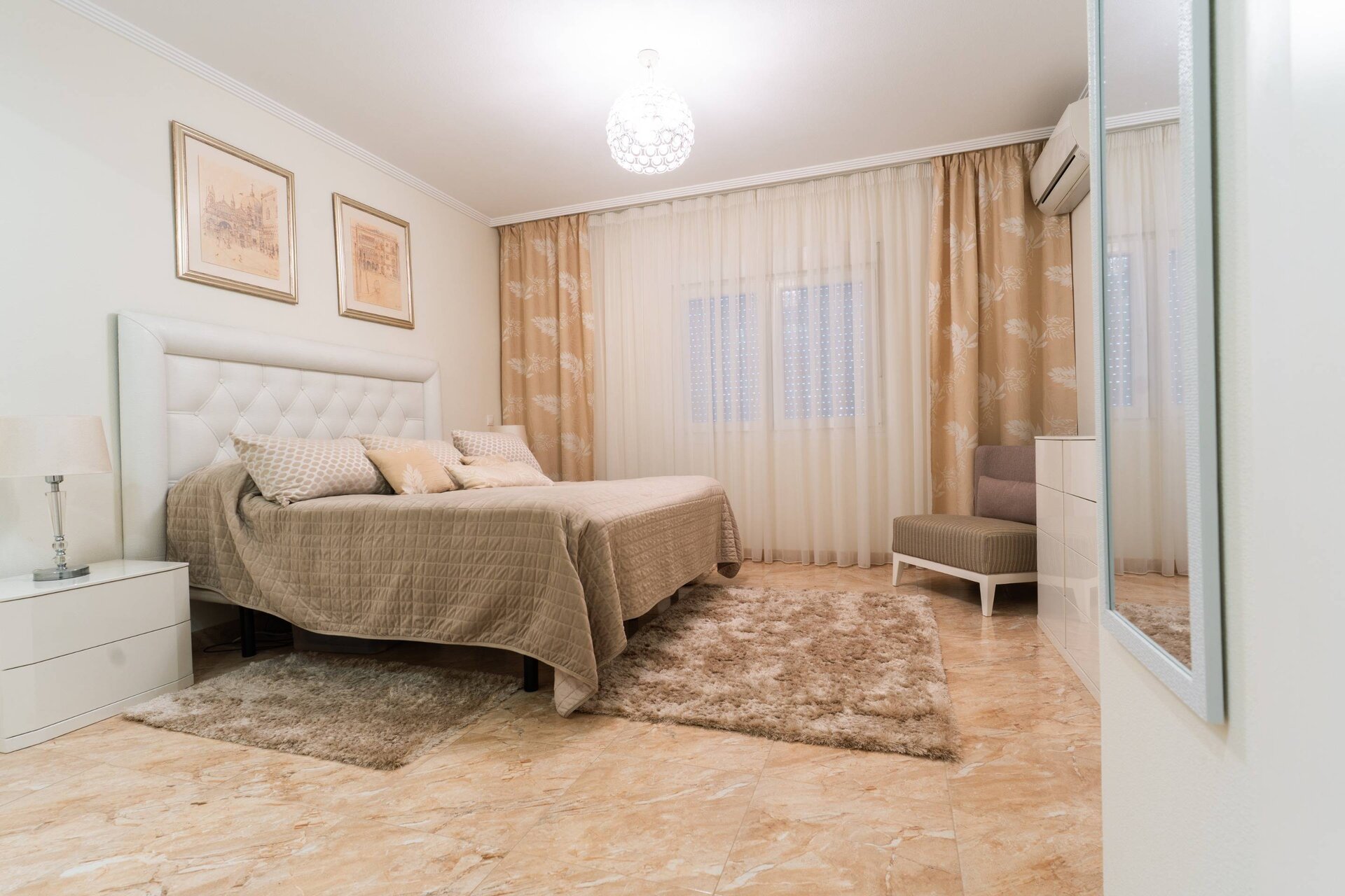 10-Bedroom Villa in Torrevieja - Image 42