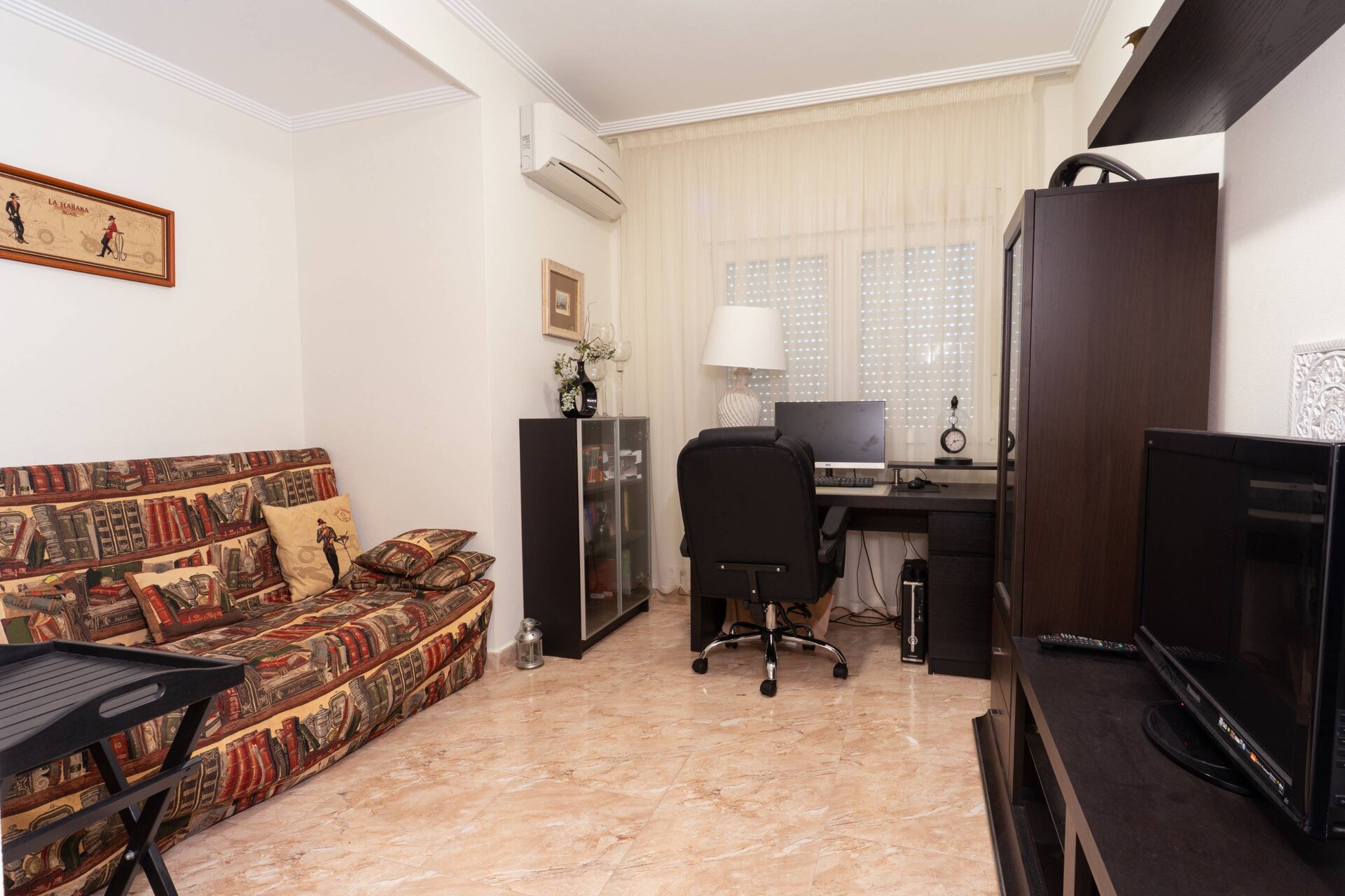10-Bedroom Villa in Torrevieja - Image 49