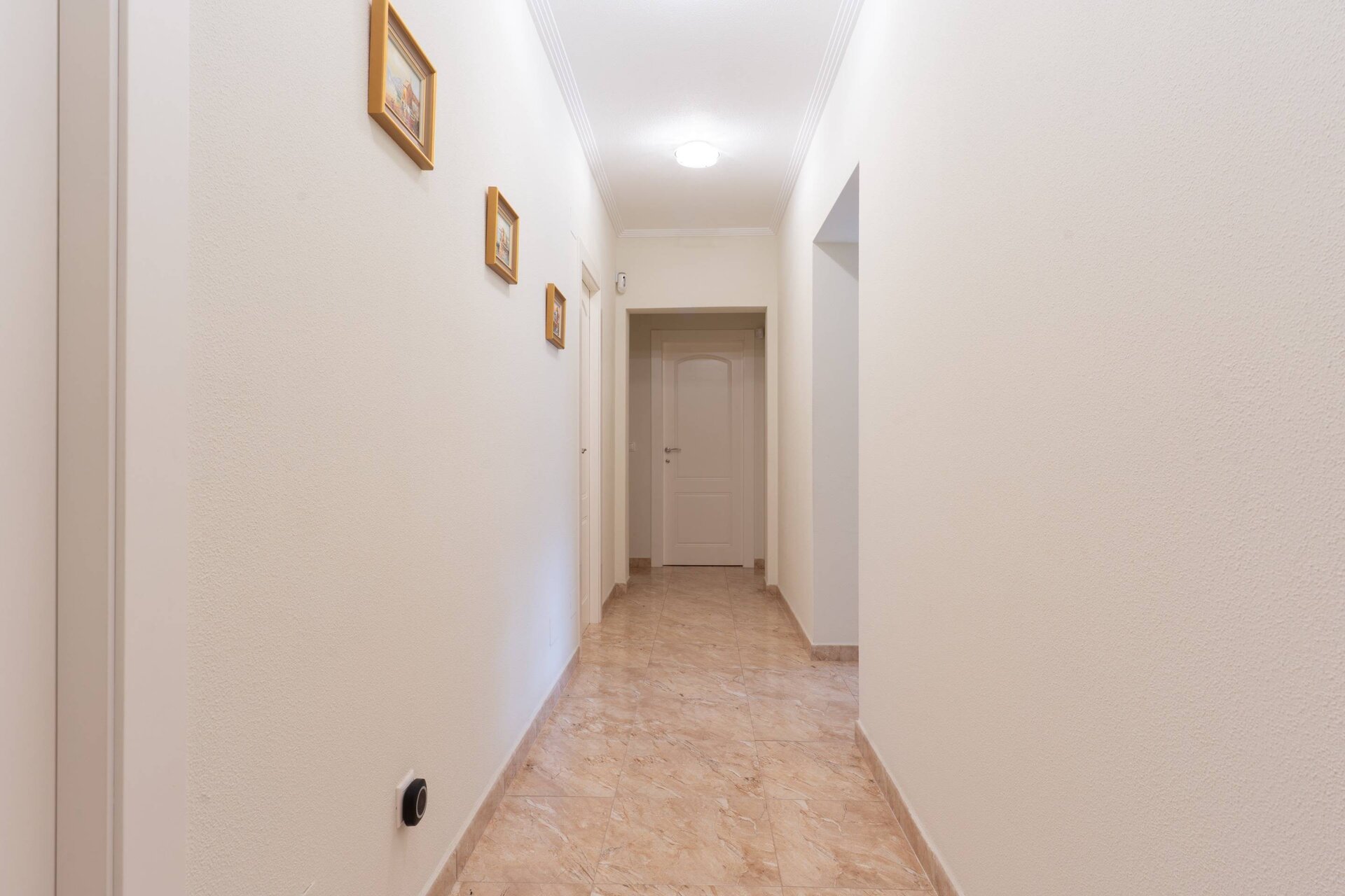 10-Bedroom Villa in Torrevieja - Image 51