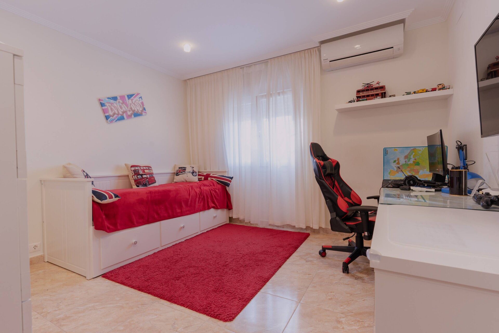 10-Bedroom Villa in Torrevieja - Image 58