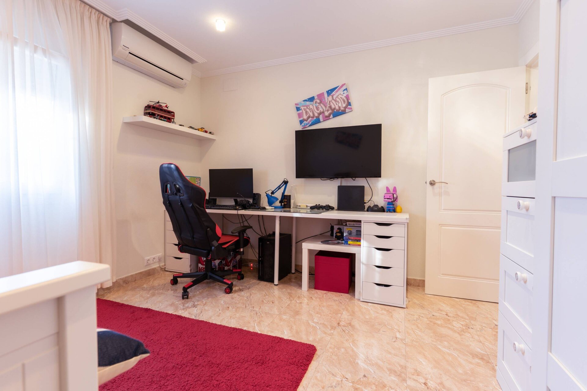 10-Bedroom Villa in Torrevieja - Image 59