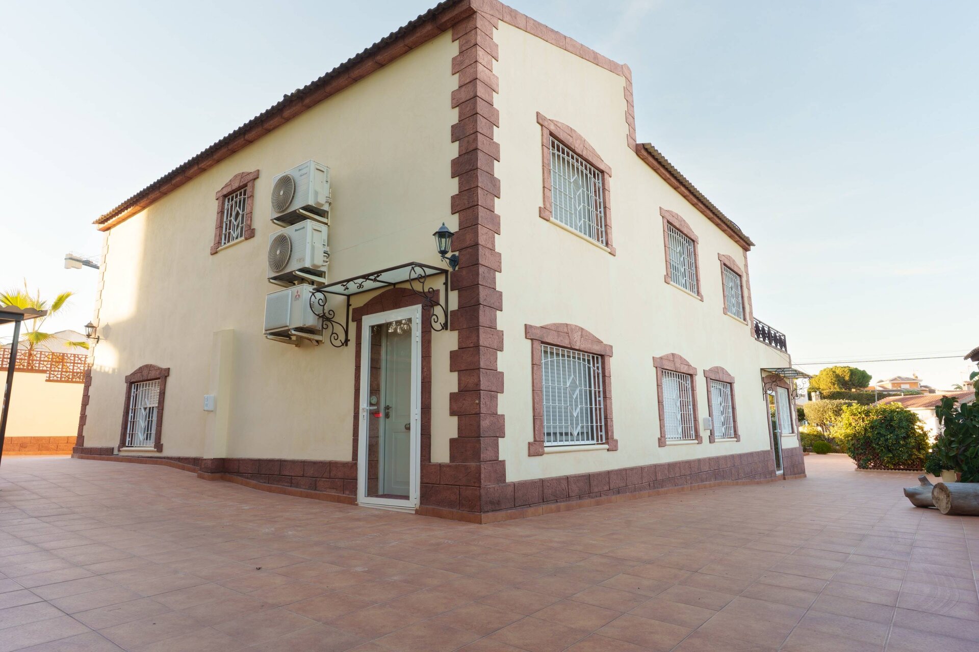 10-Bedroom Villa in Torrevieja - Image 6