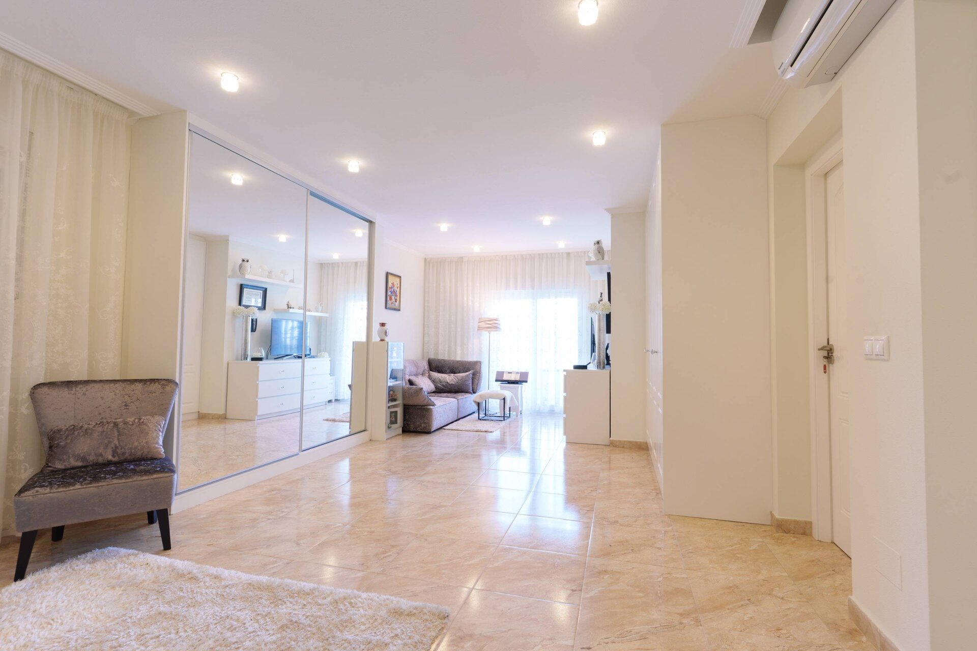 10-Bedroom Villa in Torrevieja - Image 65