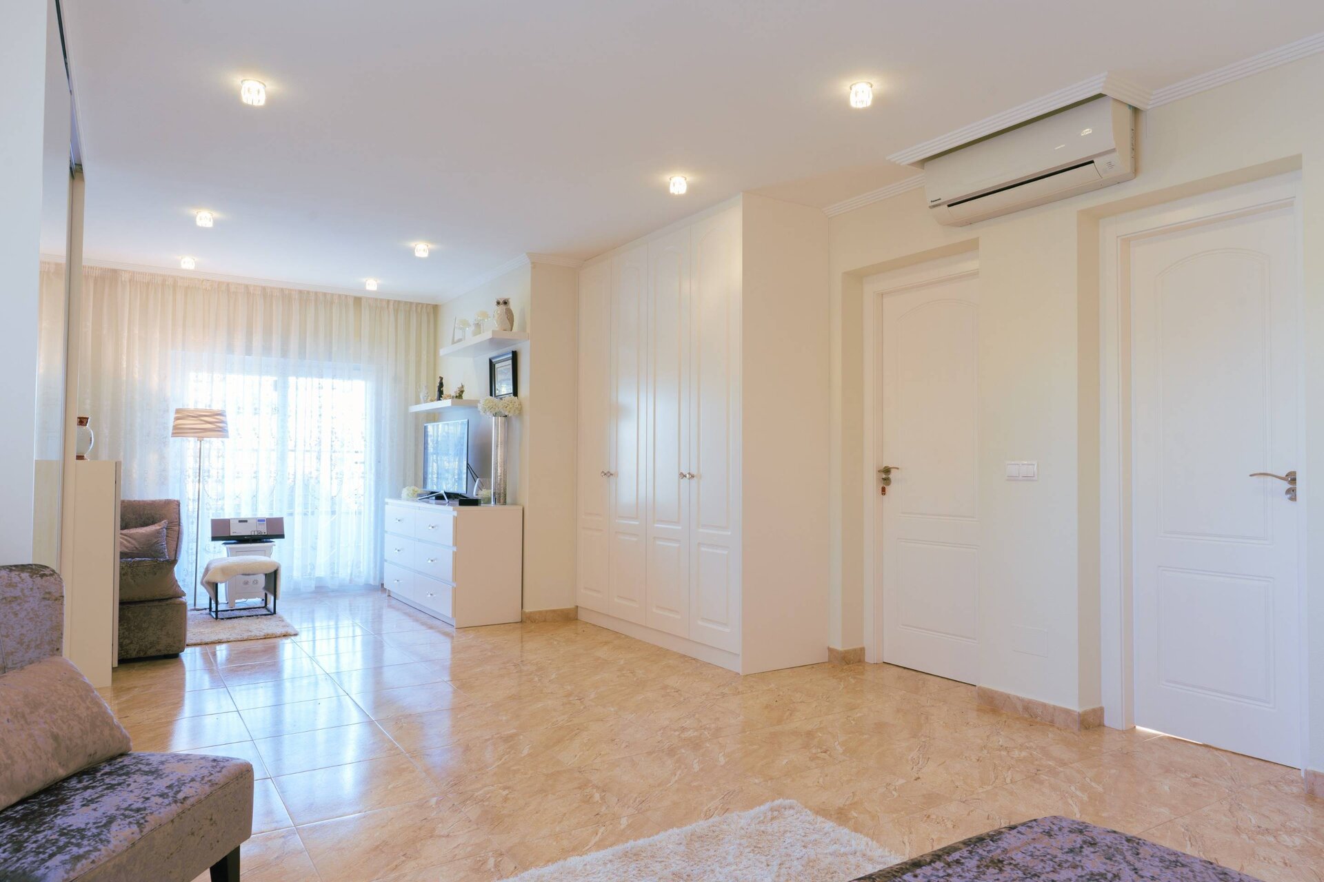 10-Bedroom Villa in Torrevieja - Image 67