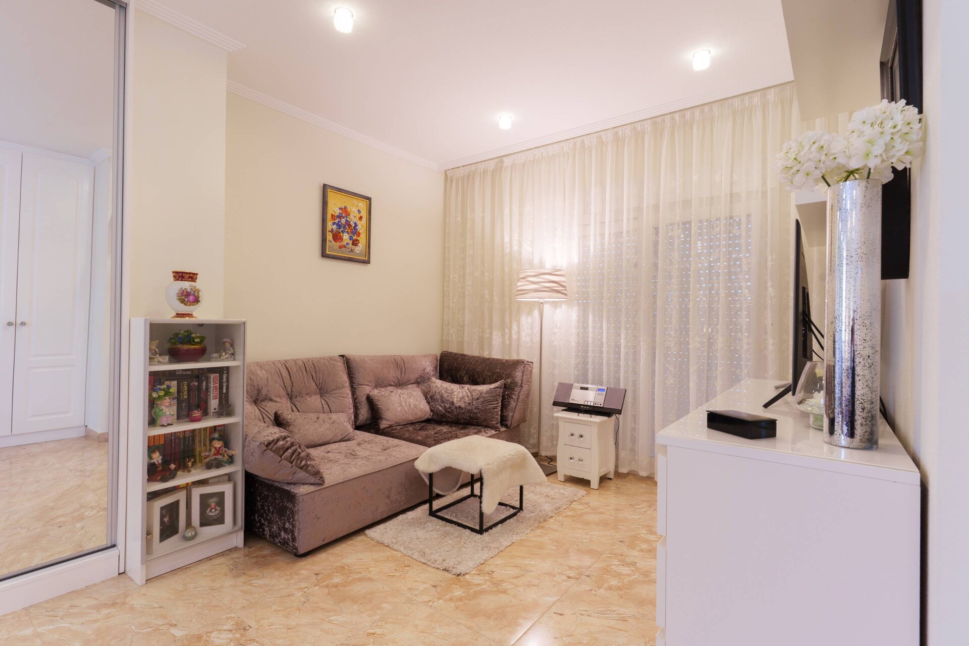 10-Bedroom Villa in Torrevieja - Image 69