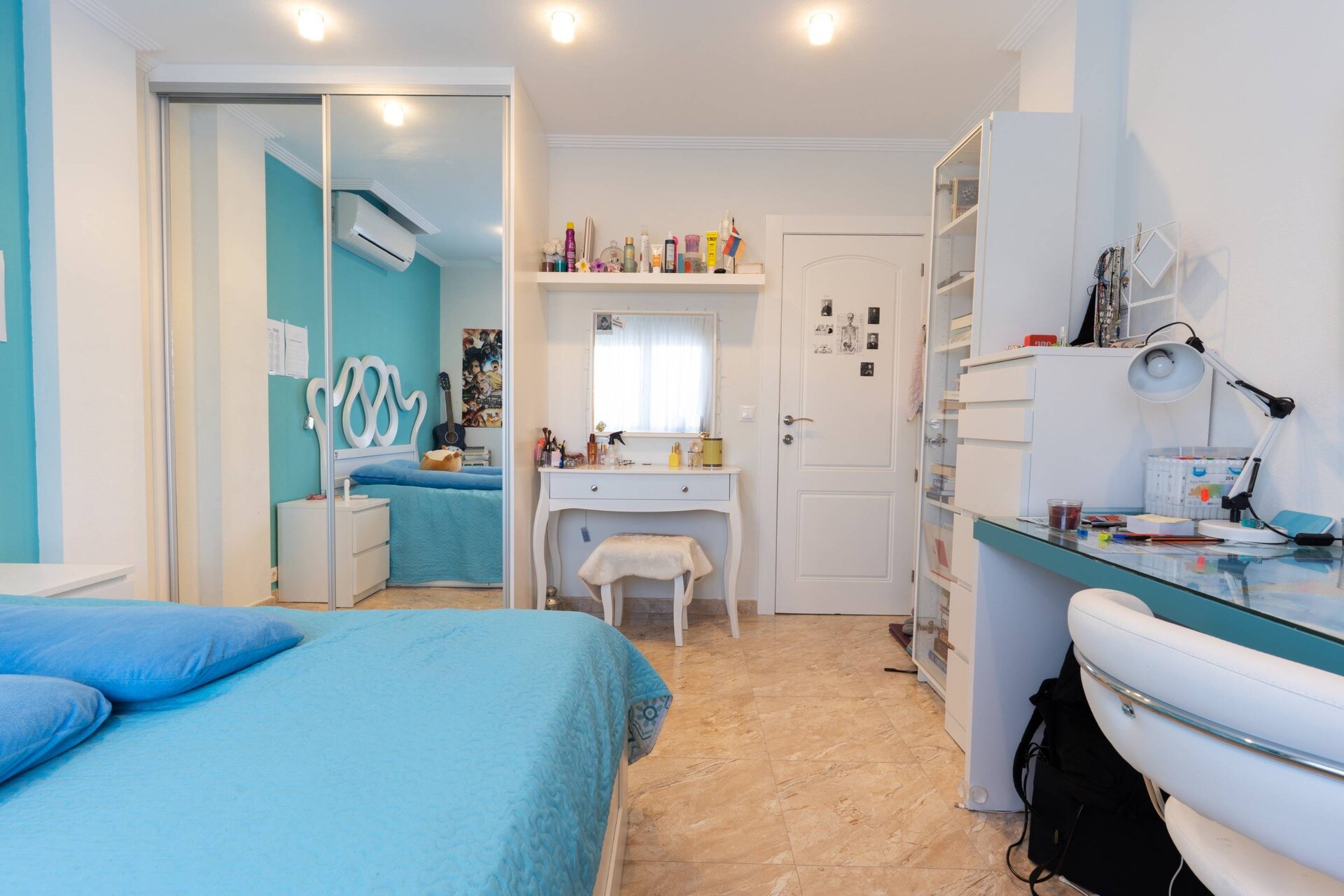 10-Bedroom Villa in Torrevieja - Image 71