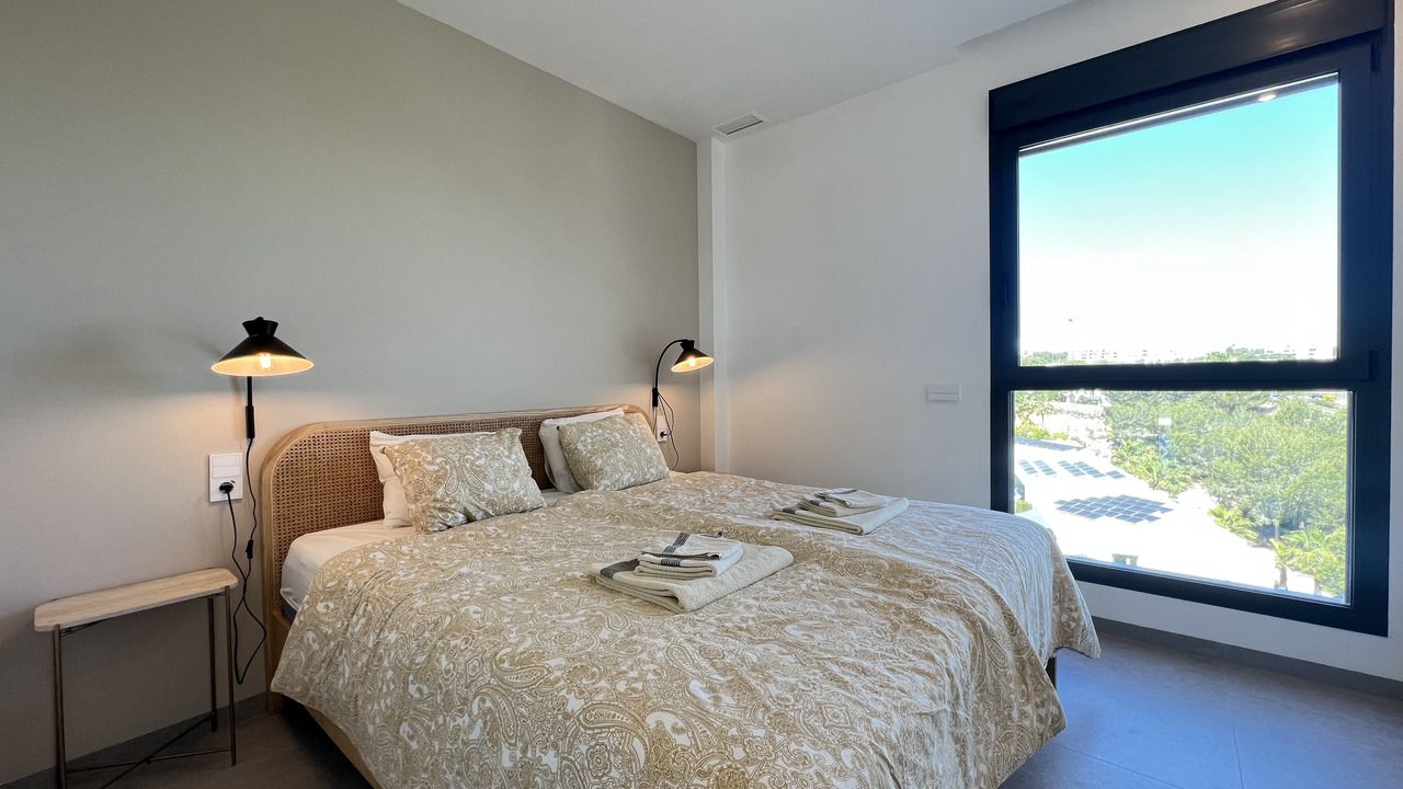 2-Bedroom Apartment in Las Colinas Golf, Orihuela - Image 15