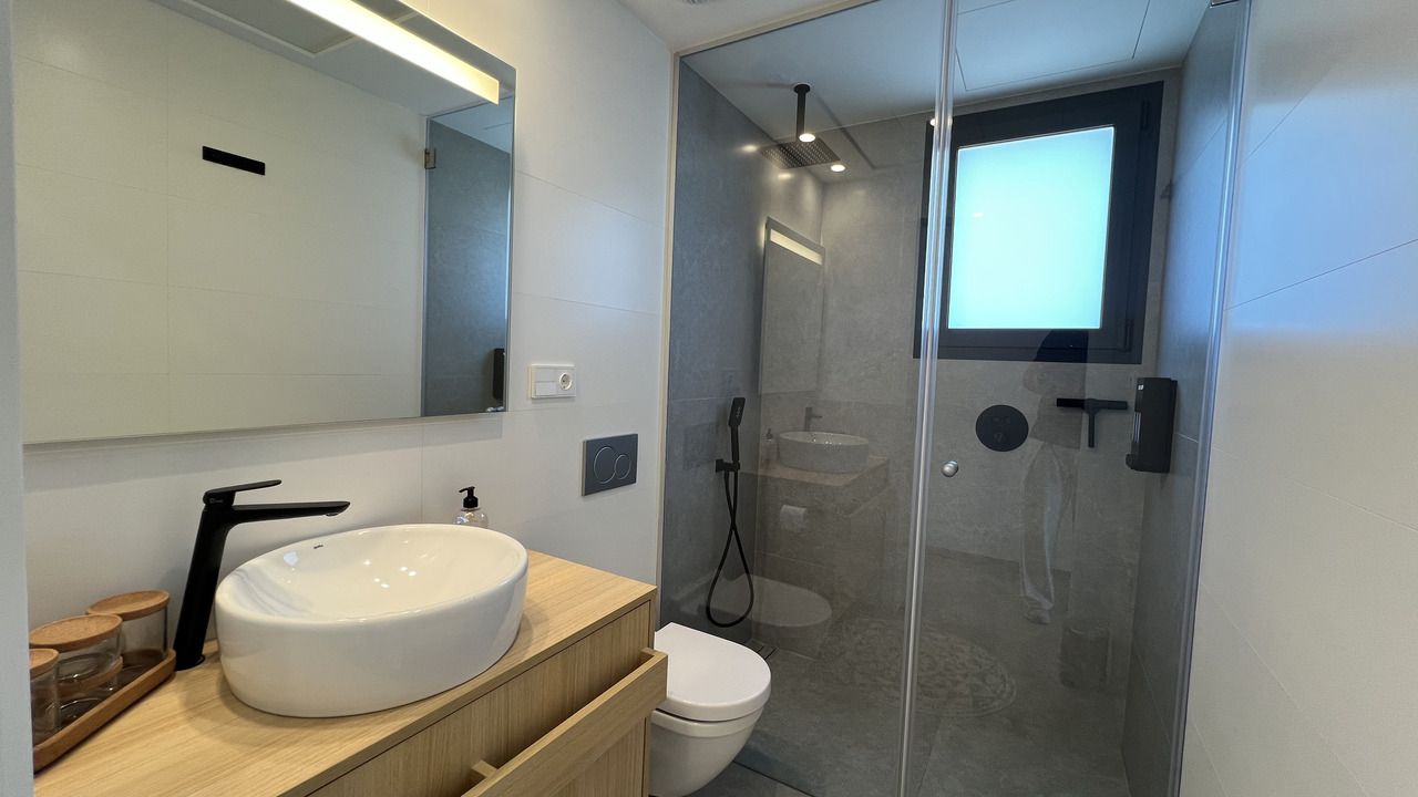 2-Bedroom Apartment in Las Colinas Golf, Orihuela - Image 16