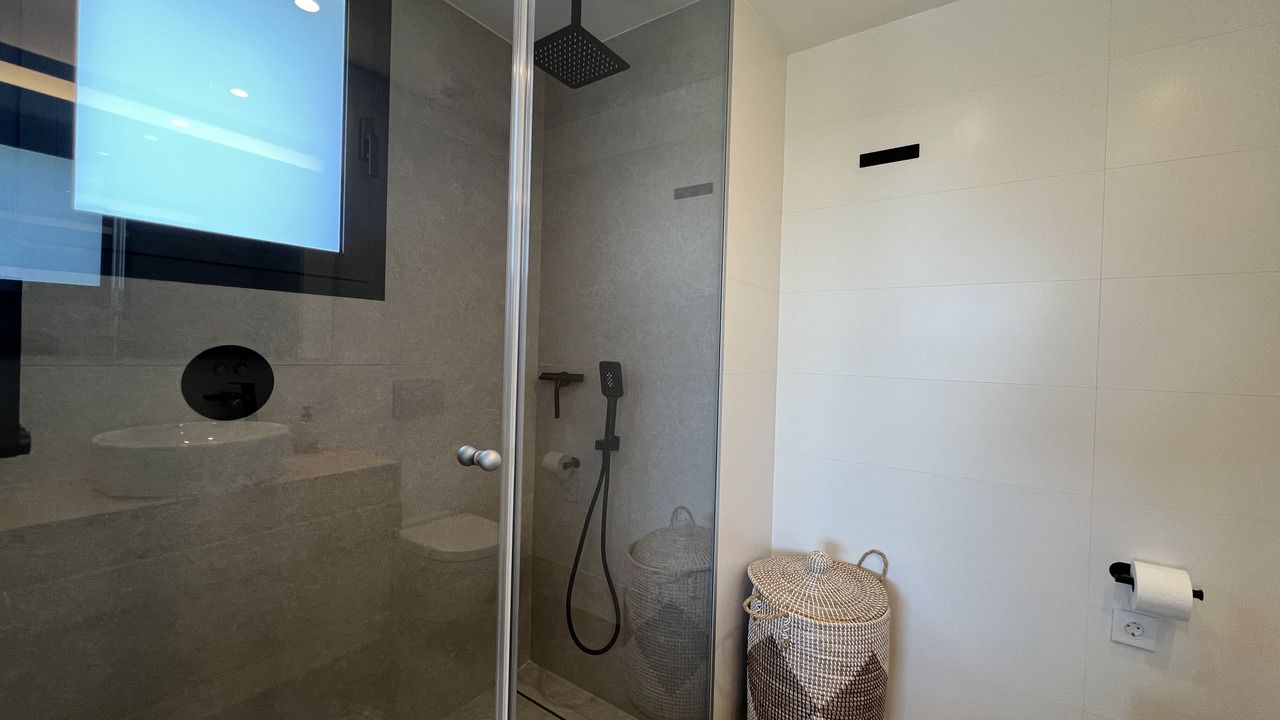 2-Bedroom Apartment in Las Colinas Golf, Orihuela - Image 17