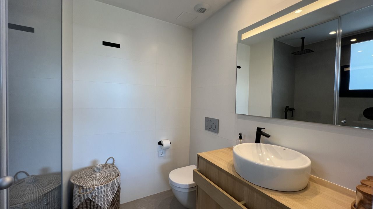 2-Bedroom Apartment in Las Colinas Golf, Orihuela - Image 18