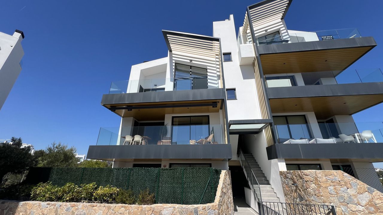 2-Bedroom Apartment in Las Colinas Golf, Orihuela - Image 3