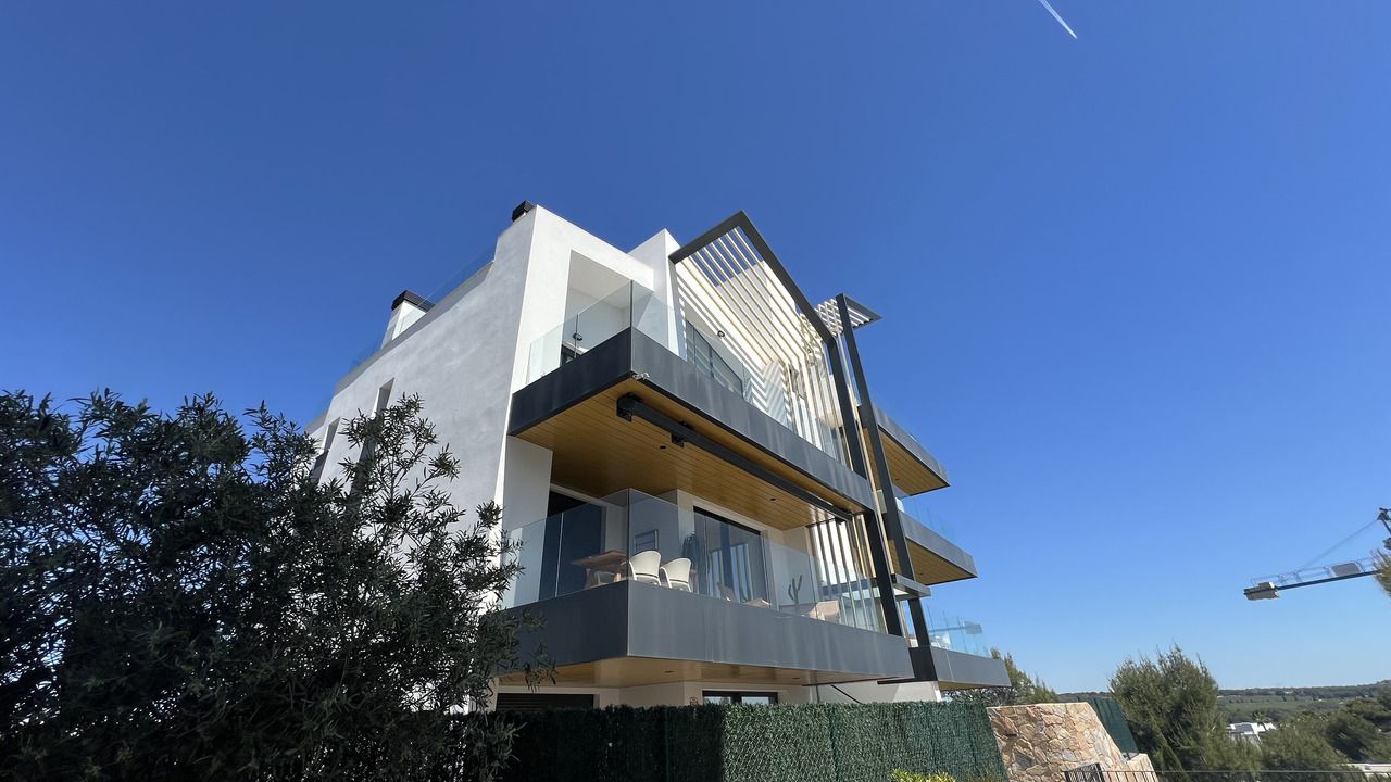 2-Bedroom Apartment in Las Colinas Golf, Orihuela - Image 32