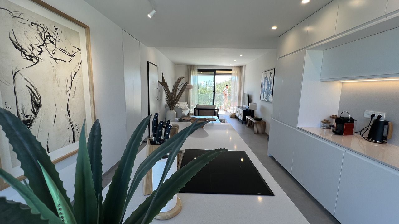 2-Bedroom Apartment in Las Colinas Golf, Orihuela - Image 9