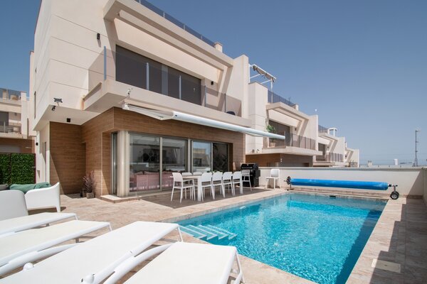 Villa de 5 Dormitorios en Pau 26, Orihuela Costa