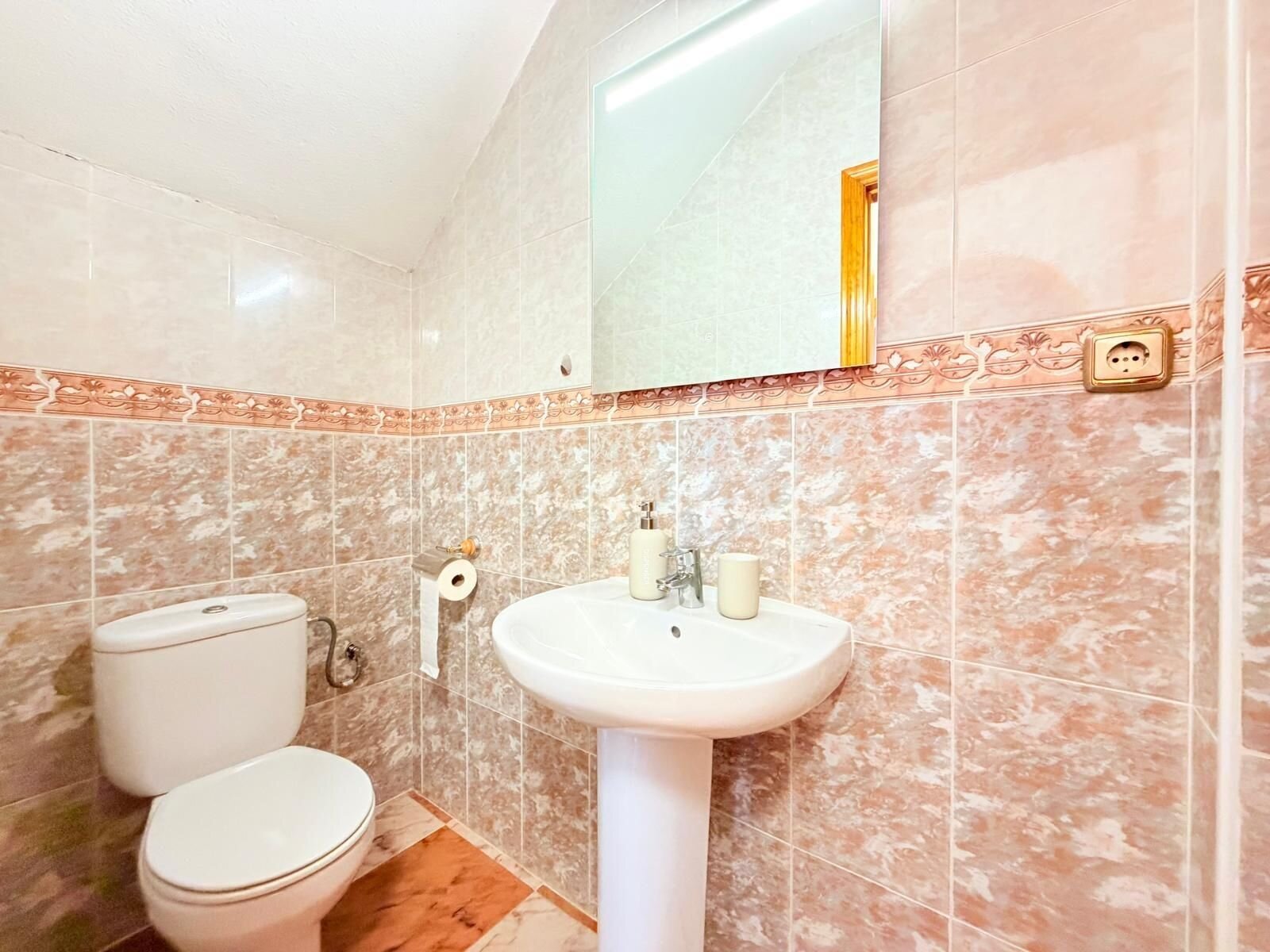 2-Bedroom House in Las Filipinas, Orihuela Costa - Image 21